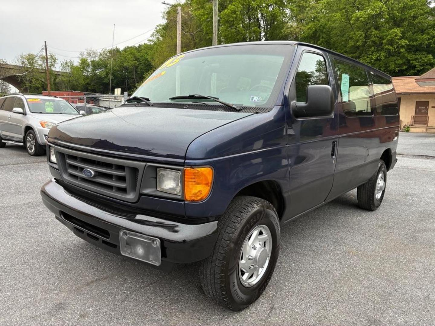 2005 Ford E-Series E-350 Super Duty's photo