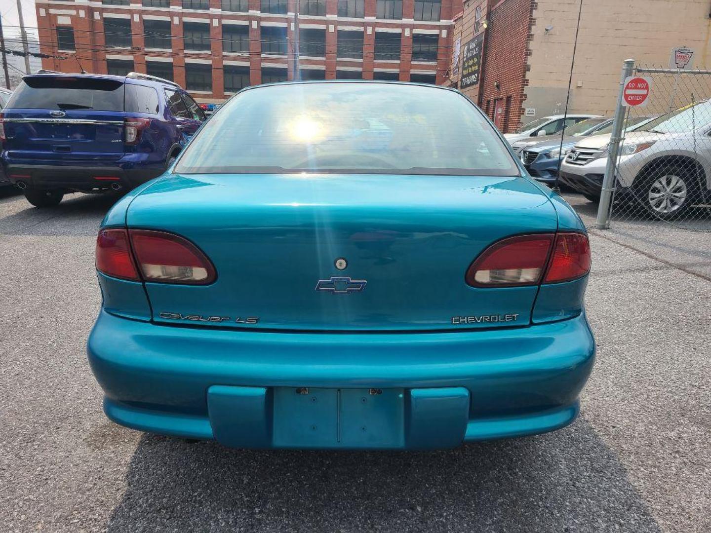 1995 GREEN CHEVROLET CAVALIER LS (1G1JF5244S7) with an 2.2L engine, Automatic transmission, located at 117 North Cameron Street, Harrisburg, PA, 17101, (717) 963-8962, 40.266762, -76.875259 - WE FINANCE!!! Good Credit/ Bad Credit/ No Credit - ALL Trade-Ins Welcomed!!! ***Guaranteed Credit Approval*** APPLY ONLINE or CALL us TODAY ;) Internet Prices and Marketplace Prices are SPECIAL discounted ***CASH DEALS*** Retail Prices are higher. Please call us to discuss your cash and finan - Photo#3
