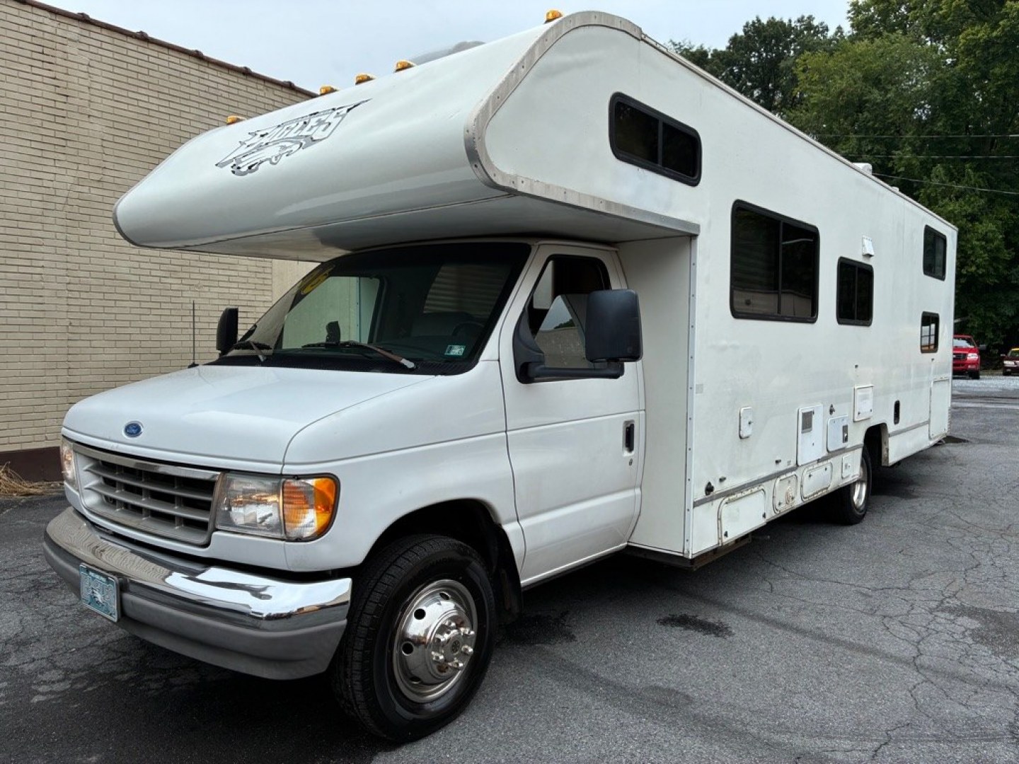 1996 WHITE FORD ECONOLINE E350 CUTAWAY VAN (1FDKE30G4TH) with an 7.5L engine, Automatic transmission, located at 117 North Cameron Street, Harrisburg, PA, 17101, (717) 963-8962, 40.266762, -76.875259 - Cylinders (8) Dually Intermittent Wipers Master Key Motor Fuel Type Gas Power Steering Rear View Mirror Seat Trim Cloth Transmission (Automatic Transmission) Trim Package:138'' WB DRW WE FINANCE!!! MOST vehicles are available for financing. Good Credit/ Challenged Credit/ No Credit - A- Photo#0