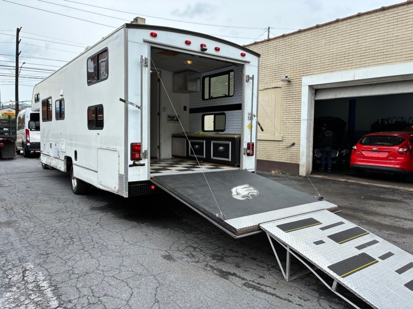 1996 WHITE FORD ECONOLINE E350 CUTAWAY VAN (1FDKE30G4TH) with an 7.5L engine, Automatic transmission, located at 117 North Cameron Street, Harrisburg, PA, 17101, (717) 963-8962, 40.266762, -76.875259 - Cylinders (8) Dually Intermittent Wipers Master Key Motor Fuel Type Gas Power Steering Rear View Mirror Seat Trim Cloth Transmission (Automatic Transmission) Trim Package:138'' WB DRW WE FINANCE!!! MOST vehicles are available for financing. Good Credit/ Challenged Credit/ No Credit - A- Photo#2