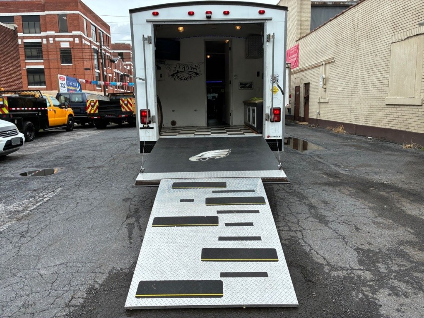 1996 WHITE FORD ECONOLINE E350 CUTAWAY VAN (1FDKE30G4TH) with an 7.5L engine, Automatic transmission, located at 117 North Cameron Street, Harrisburg, PA, 17101, (717) 963-8962, 40.266762, -76.875259 - Cylinders (8) Dually Intermittent Wipers Master Key Motor Fuel Type Gas Power Steering Rear View Mirror Seat Trim Cloth Transmission (Automatic Transmission) Trim Package:138'' WB DRW WE FINANCE!!! MOST vehicles are available for financing. Good Credit/ Challenged Credit/ No Credit - A- Photo#3