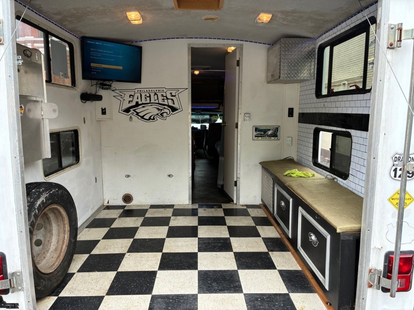 1996 WHITE FORD ECONOLINE E350 CUTAWAY VAN (1FDKE30G4TH) with an 7.5L engine, Automatic transmission, located at 117 North Cameron Street, Harrisburg, PA, 17101, (717) 963-8962, 40.266762, -76.875259 - Cylinders (8) Dually Intermittent Wipers Master Key Motor Fuel Type Gas Power Steering Rear View Mirror Seat Trim Cloth Transmission (Automatic Transmission) Trim Package:138'' WB DRW WE FINANCE!!! MOST vehicles are available for financing. Good Credit/ Challenged Credit/ No Credit - A- Photo#14