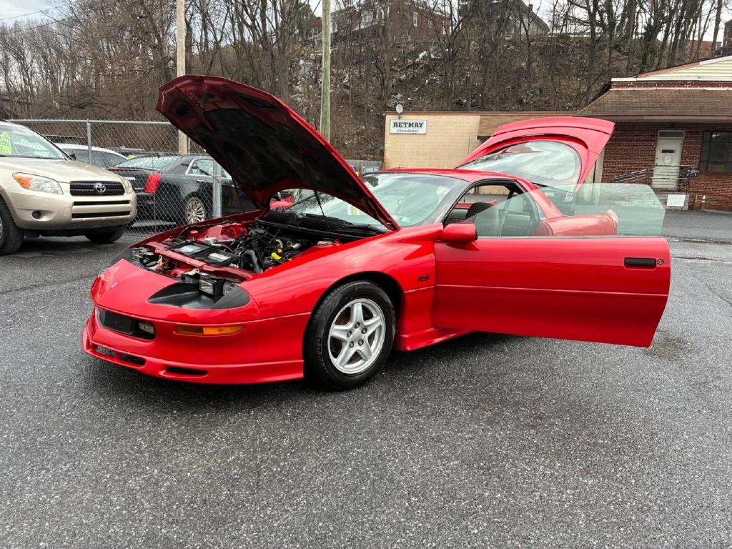 1997 RED CHEVROLET CAMARO BASE (2G1FP22K7V2) with an 3.8L engine, 5-Speed Manual transmission, located at 7981 Paxton Street, Harrisburg, PA, 17111, (717) 561-2926, 40.261490, -76.749229 - WE FINANCE!!! Good Credit/ Challenged Credit/ No Credit - ALL Trade-Ins Welcomed!!! APPLY ONLINE or CALL us TODAY ;) Please call us to discuss your cash and/or financing options. - Photo#16