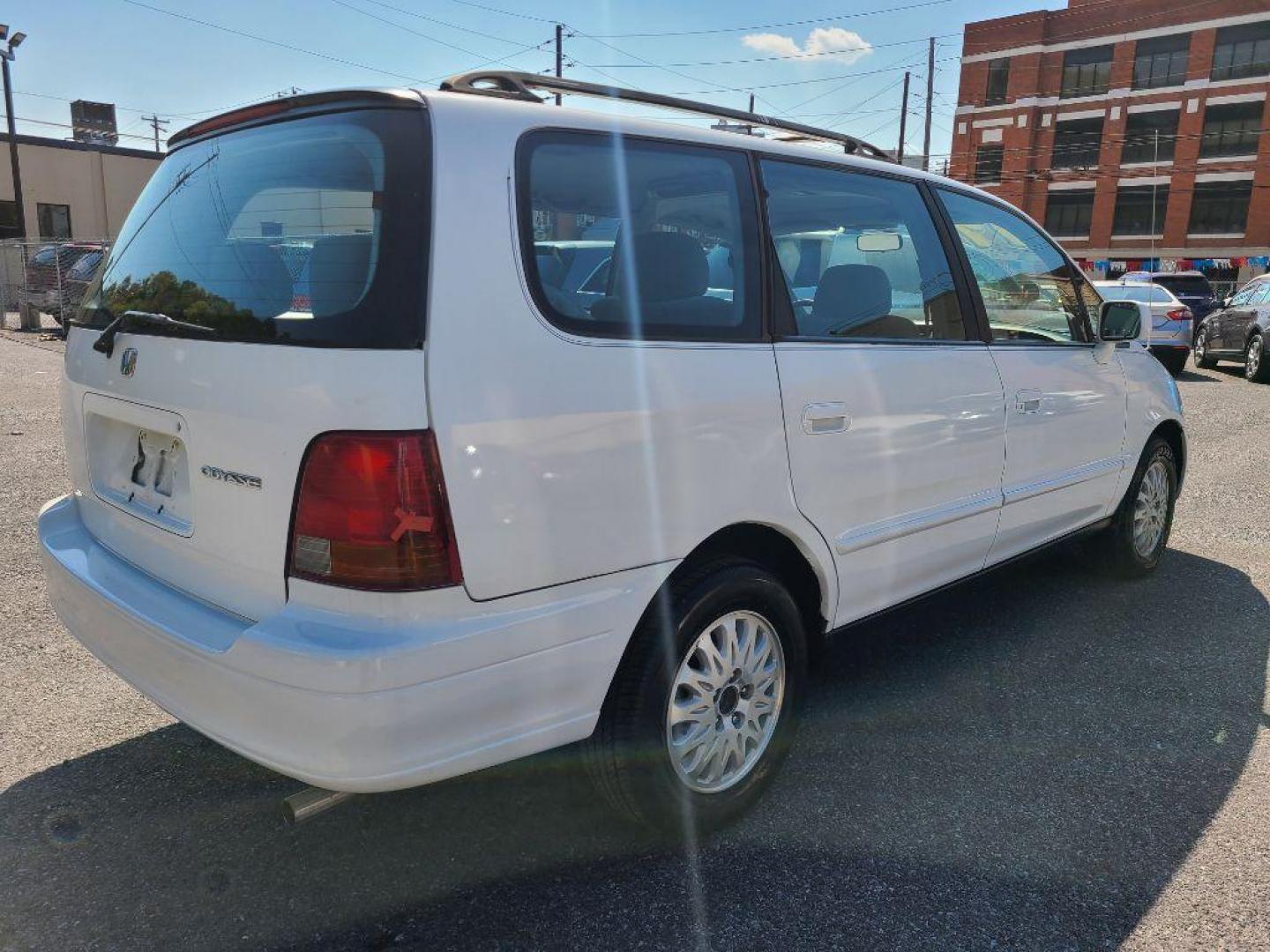 1997 WHITE HONDA ODYSSEY EX (JHMRA1879VC) with an 2.2L engine, Automatic transmission, located at 117 North Cameron Street, Harrisburg, PA, 17101, (717) 963-8962, 40.266762, -76.875259 - WE FINANCE!!! Good Credit/ Bad Credit/ No Credit - ALL Trade-Ins Welcomed!!! ***Guaranteed Credit Approval*** APPLY ONLINE or CALL us TODAY ;) Internet Prices and Marketplace Prices are SPECIAL discounted ***CASH DEALS*** Retail Prices are higher. Please call us to discuss your cash and finan - Photo#4