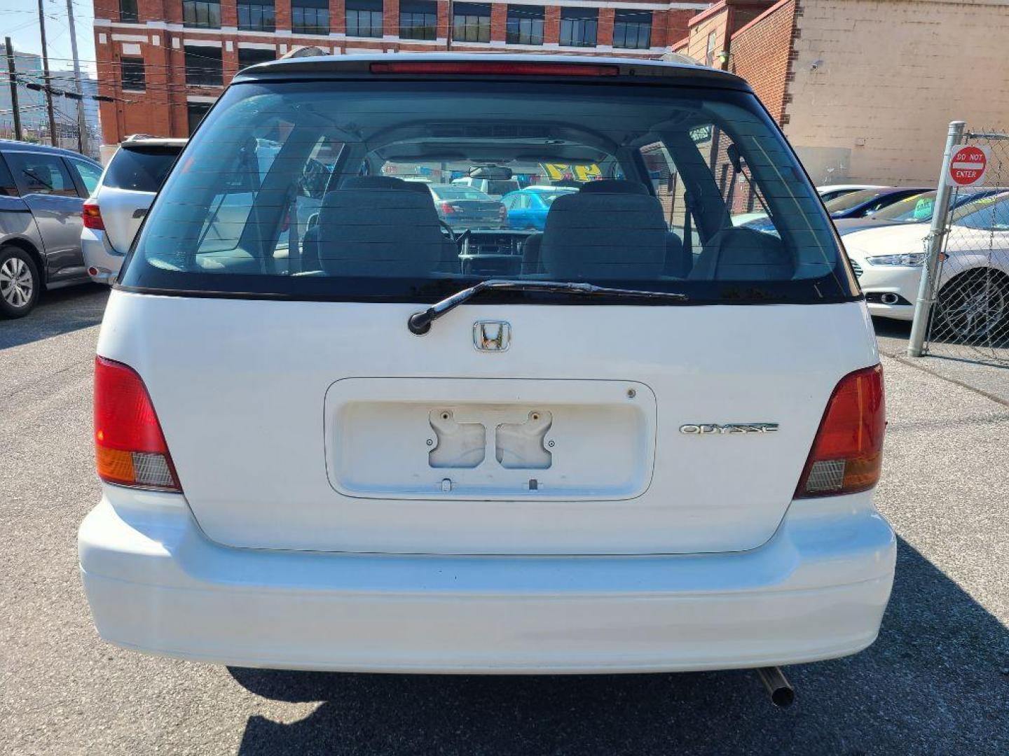 1997 WHITE HONDA ODYSSEY EX (JHMRA1879VC) with an 2.2L engine, Automatic transmission, located at 117 North Cameron Street, Harrisburg, PA, 17101, (717) 963-8962, 40.266762, -76.875259 - WE FINANCE!!! Good Credit/ Bad Credit/ No Credit - ALL Trade-Ins Welcomed!!! ***Guaranteed Credit Approval*** APPLY ONLINE or CALL us TODAY ;) Internet Prices and Marketplace Prices are SPECIAL discounted ***CASH DEALS*** Retail Prices are higher. Please call us to discuss your cash and finan - Photo#3