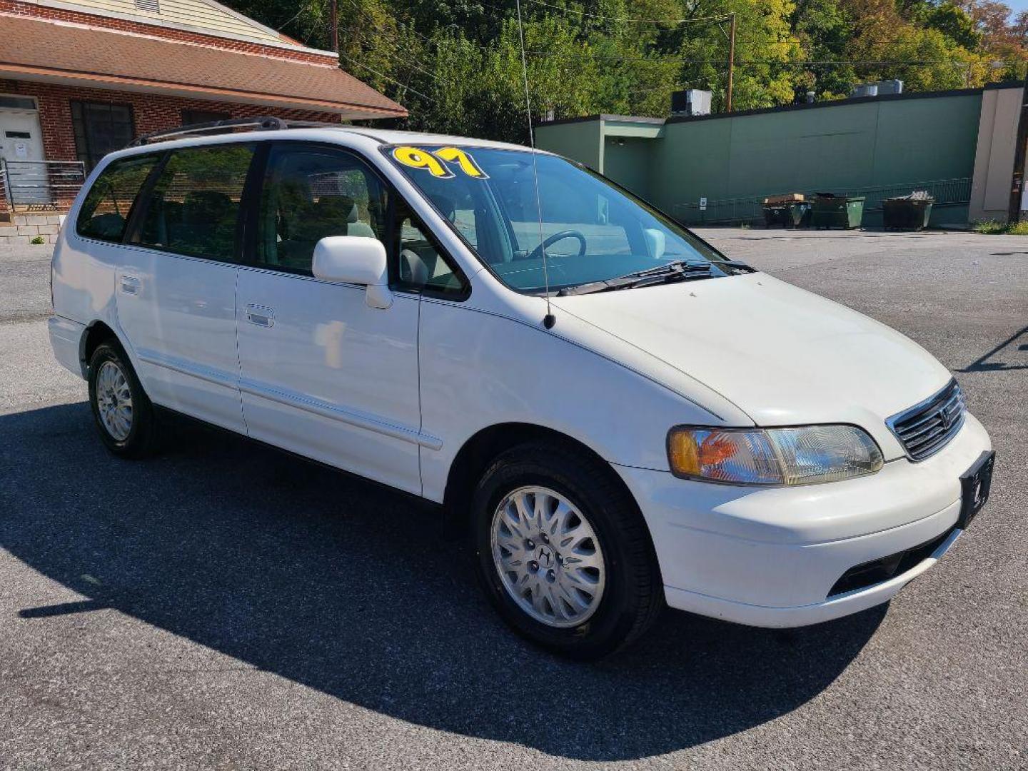 1997 WHITE HONDA ODYSSEY EX (JHMRA1879VC) with an 2.2L engine, Automatic transmission, located at 117 North Cameron Street, Harrisburg, PA, 17101, (717) 963-8962, 40.266762, -76.875259 - WE FINANCE!!! Good Credit/ Bad Credit/ No Credit - ALL Trade-Ins Welcomed!!! ***Guaranteed Credit Approval*** APPLY ONLINE or CALL us TODAY ;) Internet Prices and Marketplace Prices are SPECIAL discounted ***CASH DEALS*** Retail Prices are higher. Please call us to discuss your cash and finan - Photo#6