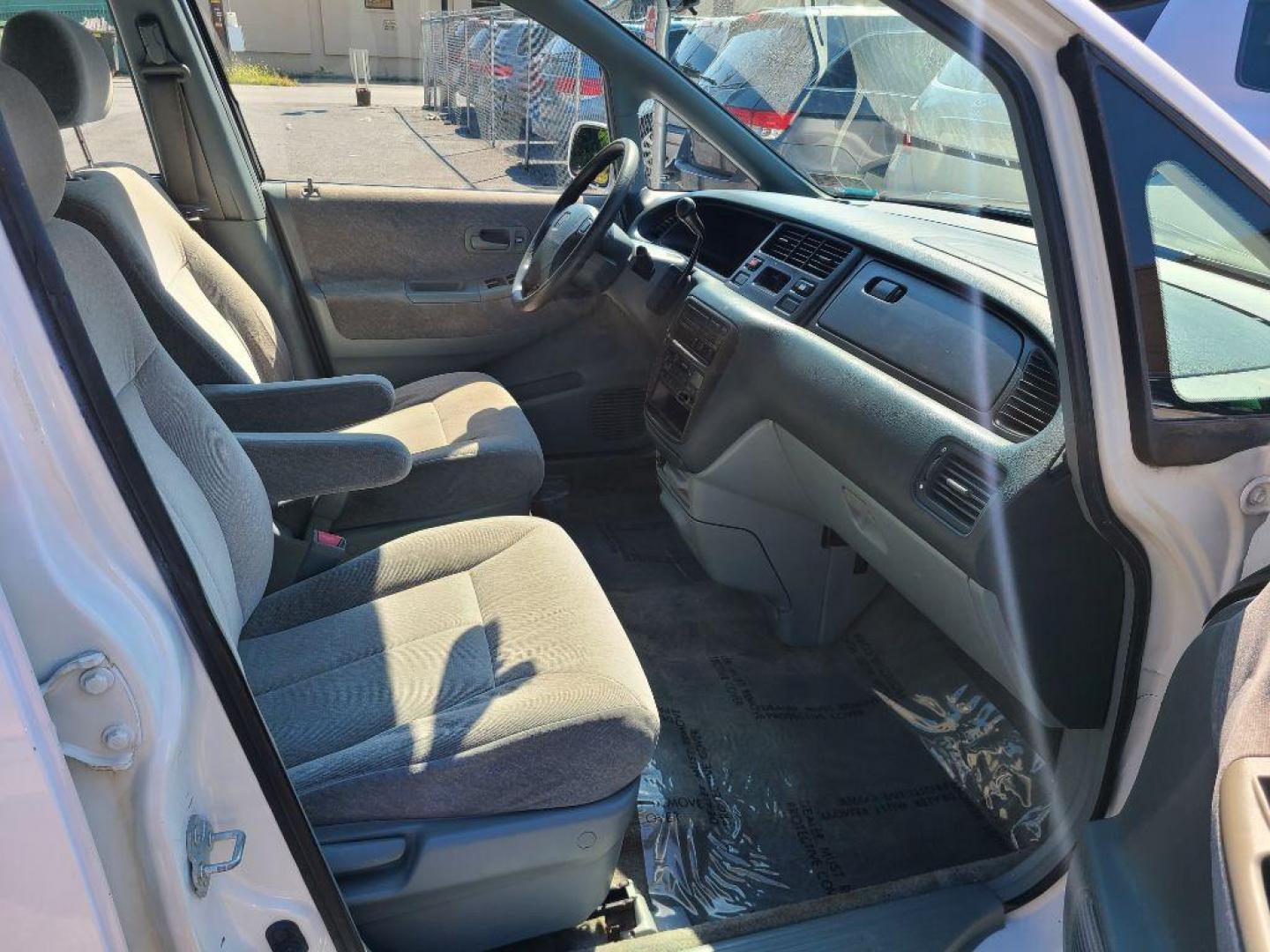 1997 WHITE HONDA ODYSSEY EX (JHMRA1879VC) with an 2.2L engine, Automatic transmission, located at 117 North Cameron Street, Harrisburg, PA, 17101, (717) 963-8962, 40.266762, -76.875259 - WE FINANCE!!! Good Credit/ Bad Credit/ No Credit - ALL Trade-Ins Welcomed!!! ***Guaranteed Credit Approval*** APPLY ONLINE or CALL us TODAY ;) Internet Prices and Marketplace Prices are SPECIAL discounted ***CASH DEALS*** Retail Prices are higher. Please call us to discuss your cash and finan - Photo#9