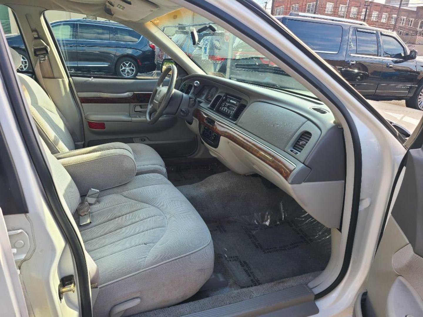 1997 WHITE MERCURY GRAND MARQUIS GS (2MELM74W3VX) with an 4.6L engine, Automatic transmission, located at 117 North Cameron Street, Harrisburg, PA, 17101, (717) 963-8962, 40.266762, -76.875259 - WE FINANCE!!! Good Credit/ Bad Credit/ No Credit - ALL Trade-Ins Welcomed!!! ***Guaranteed Credit Approval*** APPLY ONLINE or CALL us TODAY ;) Please call us to discuss your cash and financing options. - Photo#8