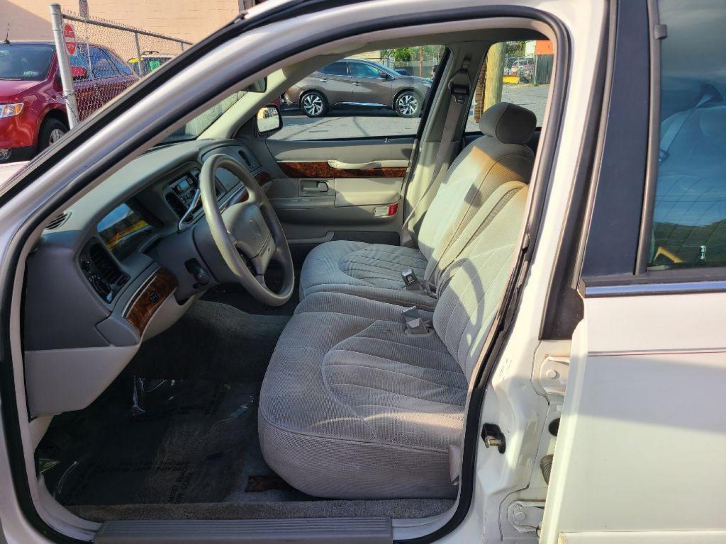 1997 WHITE MERCURY GRAND MARQUIS GS (2MELM74W3VX) with an 4.6L engine, Automatic transmission, located at 117 North Cameron Street, Harrisburg, PA, 17101, (717) 963-8962, 40.266762, -76.875259 - WE FINANCE!!! Good Credit/ Bad Credit/ No Credit - ALL Trade-Ins Welcomed!!! ***Guaranteed Credit Approval*** APPLY ONLINE or CALL us TODAY ;) Please call us to discuss your cash and financing options. - Photo#12