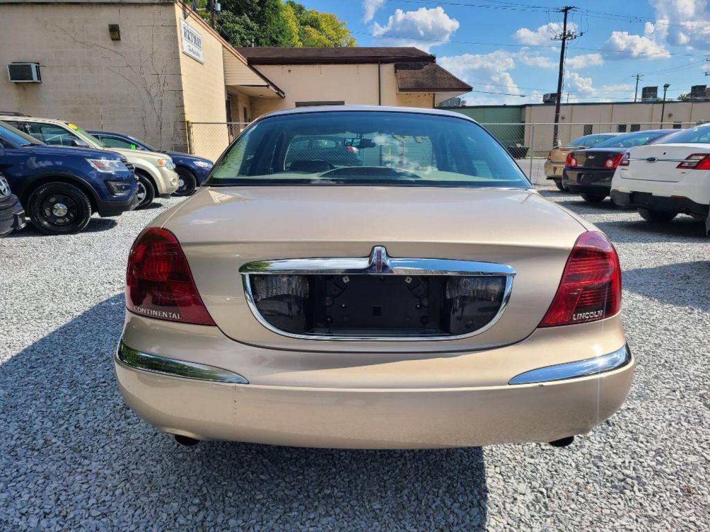 1998 BEIGE LINCOLN CONTINENTAL SEDAN (1LNFM97V7WY) with an 4.6L engine, Automatic transmission, located at 117 North Cameron Street, Harrisburg, PA, 17101, (717) 963-8962, 40.266762, -76.875259 - WE FINANCE!!! Good Credit/ Bad Credit/ No Credit - ALL Trade-Ins Welcomed!!! ***Guaranteed Credit Approval*** APPLY ONLINE or CALL us TODAY ;) Internet Prices and Marketplace Prices are SPECIAL discounted ***CASH DEALS*** Retail Prices are higher. Please call us to discuss your cash and finan - Photo#3