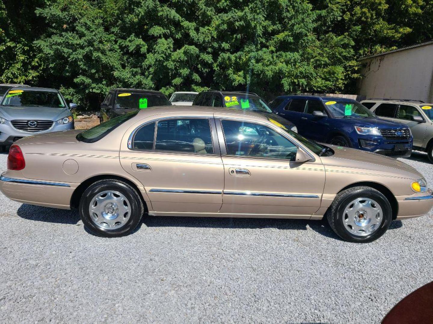 1998 BEIGE LINCOLN CONTINENTAL SEDAN (1LNFM97V7WY) with an 4.6L engine, Automatic transmission, located at 117 North Cameron Street, Harrisburg, PA, 17101, (717) 963-8962, 40.266762, -76.875259 - WE FINANCE!!! Good Credit/ Bad Credit/ No Credit - ALL Trade-Ins Welcomed!!! ***Guaranteed Credit Approval*** APPLY ONLINE or CALL us TODAY ;) Internet Prices and Marketplace Prices are SPECIAL discounted ***CASH DEALS*** Retail Prices are higher. Please call us to discuss your cash and finan - Photo#5