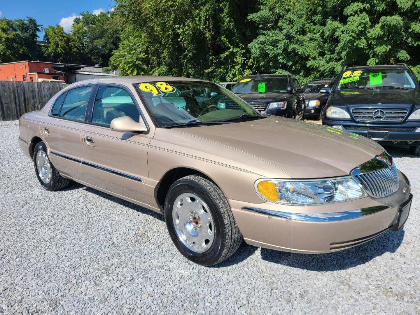 1998 BEIGE LINCOLN CONTINENTAL SEDAN (1LNFM97V7WY) with an 4.6L engine, Automatic transmission, located at 117 North Cameron Street, Harrisburg, PA, 17101, (717) 963-8962, 40.266762, -76.875259 - WE FINANCE!!! Good Credit/ Bad Credit/ No Credit - ALL Trade-Ins Welcomed!!! ***Guaranteed Credit Approval*** APPLY ONLINE or CALL us TODAY ;) Internet Prices and Marketplace Prices are SPECIAL discounted ***CASH DEALS*** Retail Prices are higher. Please call us to discuss your cash and finan - Photo#6