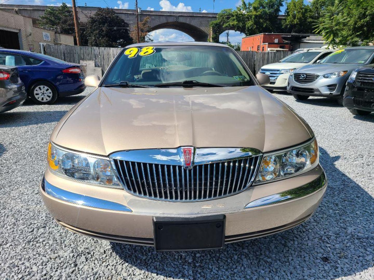 1998 BEIGE LINCOLN CONTINENTAL SEDAN (1LNFM97V7WY) with an 4.6L engine, Automatic transmission, located at 117 North Cameron Street, Harrisburg, PA, 17101, (717) 963-8962, 40.266762, -76.875259 - WE FINANCE!!! Good Credit/ Bad Credit/ No Credit - ALL Trade-Ins Welcomed!!! ***Guaranteed Credit Approval*** APPLY ONLINE or CALL us TODAY ;) Internet Prices and Marketplace Prices are SPECIAL discounted ***CASH DEALS*** Retail Prices are higher. Please call us to discuss your cash and finan - Photo#7