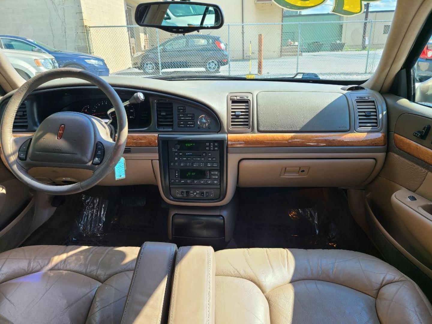 1998 BEIGE LINCOLN CONTINENTAL SEDAN (1LNFM97V7WY) with an 4.6L engine, Automatic transmission, located at 117 North Cameron Street, Harrisburg, PA, 17101, (717) 963-8962, 40.266762, -76.875259 - WE FINANCE!!! Good Credit/ Bad Credit/ No Credit - ALL Trade-Ins Welcomed!!! ***Guaranteed Credit Approval*** APPLY ONLINE or CALL us TODAY ;) Internet Prices and Marketplace Prices are SPECIAL discounted ***CASH DEALS*** Retail Prices are higher. Please call us to discuss your cash and finan - Photo#9