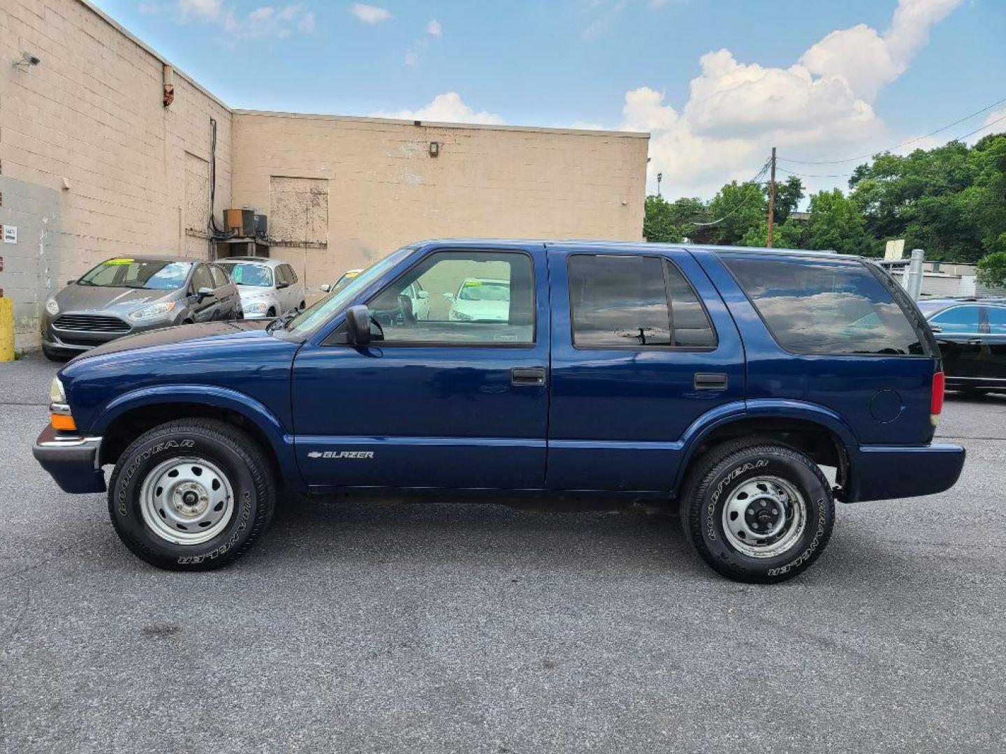 1999 BLUE CHEVROLET BLAZER LS (1GNDT13W3XK) with an 4.3L engine, Automatic transmission, located at 117 North Cameron Street, Harrisburg, PA, 17101, (717) 963-8962, 40.266762, -76.875259 - CASH DEAL $2,995 ***Guaranteed Credit Approval*** APPLY ONLINE or CALL us TODAY ;) Internet Prices and Marketplace Prices are SPECIAL discounted ***CASH DEALS*** Retail Prices are higher. Please call us to discuss your cash and financing options. All quoted payments are with a TransUnion FICO - Photo#1