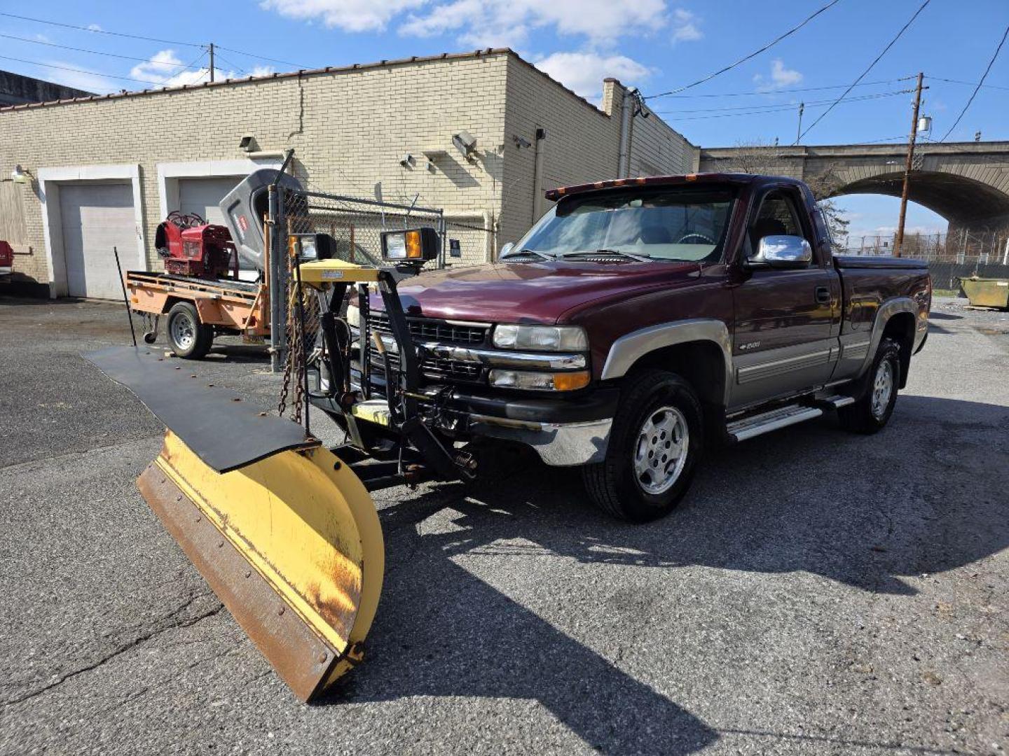 1999 MAROON CHEVROLET SILVERADO K1500 LS (1GCEK14T9XZ) with an 5.3L engine, Automatic transmission, located at 117 North Cameron Street, Harrisburg, PA, 17101, (717) 963-8962, 40.266762, -76.875259 - WE FINANCE!!! Good Credit/ Bad Credit/ No Credit - ALL Trade-Ins Welcomed!!! ***Guaranteed Credit Approval*** APPLY ONLINE or CALL us TODAY ;) Internet Prices and Marketplace Prices are SPECIAL discounted ***CASH DEALS*** Retail Prices are higher. Please call us to discuss your cash and finan - Photo#0