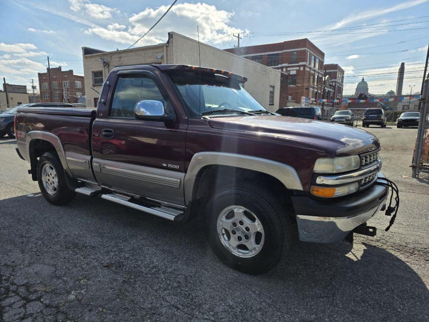 1999 MAROON CHEVROLET SILVERADO K1500 LS (1GCEK14T9XZ) with an 5.3L engine, Automatic transmission, located at 117 North Cameron Street, Harrisburg, PA, 17101, (717) 963-8962, 40.266762, -76.875259 - WE FINANCE!!! Good Credit/ Bad Credit/ No Credit - ALL Trade-Ins Welcomed!!! ***Guaranteed Credit Approval*** APPLY ONLINE or CALL us TODAY ;) Internet Prices and Marketplace Prices are SPECIAL discounted ***CASH DEALS*** Retail Prices are higher. Please call us to discuss your cash and finan - Photo#3