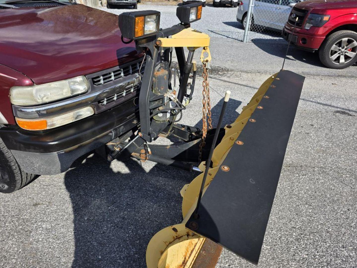 1999 MAROON CHEVROLET SILVERADO K1500 LS (1GCEK14T9XZ) with an 5.3L engine, Automatic transmission, located at 117 North Cameron Street, Harrisburg, PA, 17101, (717) 963-8962, 40.266762, -76.875259 - WE FINANCE!!! Good Credit/ Bad Credit/ No Credit - ALL Trade-Ins Welcomed!!! ***Guaranteed Credit Approval*** APPLY ONLINE or CALL us TODAY ;) Internet Prices and Marketplace Prices are SPECIAL discounted ***CASH DEALS*** Retail Prices are higher. Please call us to discuss your cash and finan - Photo#8