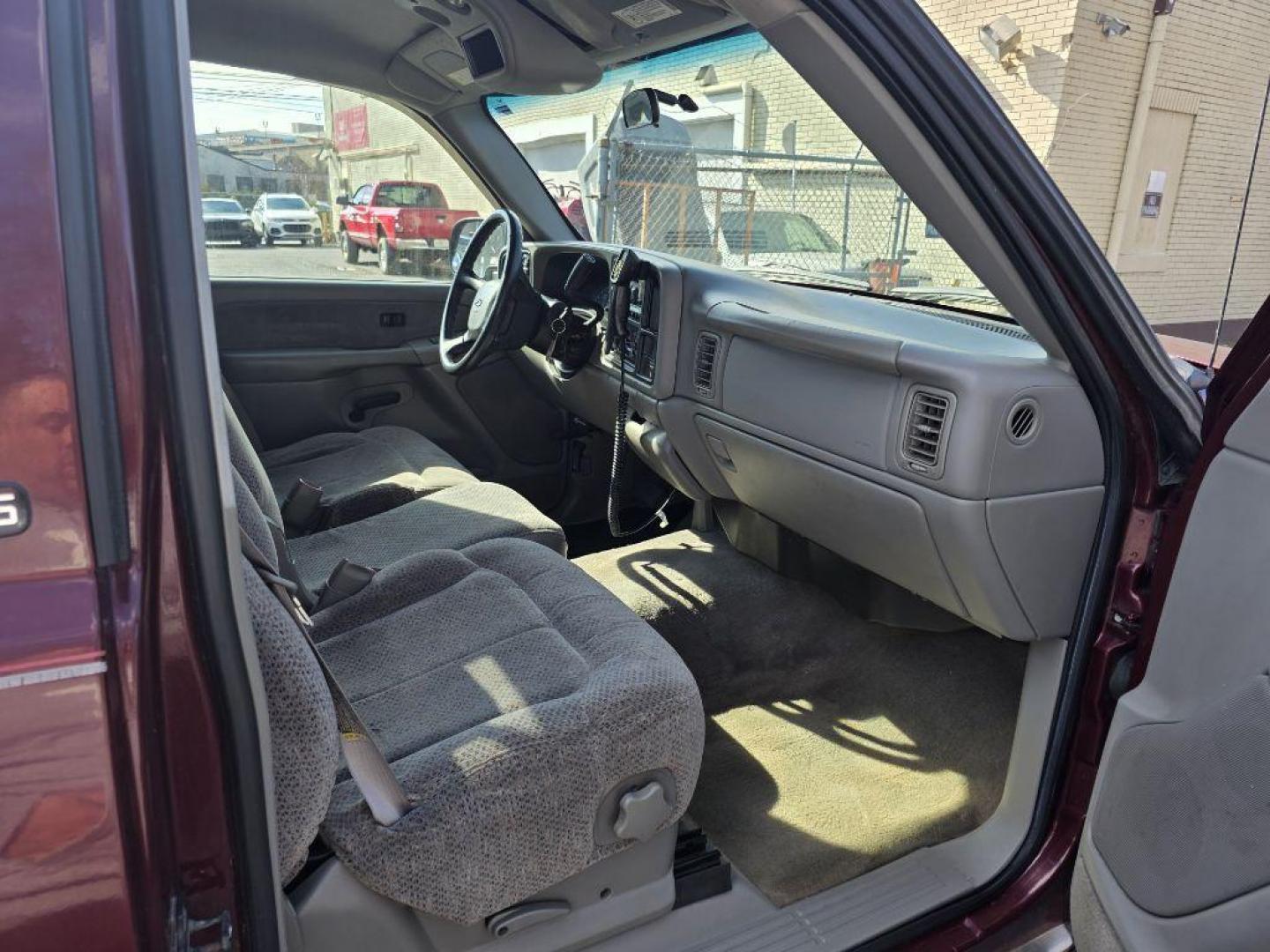 1999 MAROON CHEVROLET SILVERADO K1500 LS (1GCEK14T9XZ) with an 5.3L engine, Automatic transmission, located at 117 North Cameron Street, Harrisburg, PA, 17101, (717) 963-8962, 40.266762, -76.875259 - WE FINANCE!!! Good Credit/ Bad Credit/ No Credit - ALL Trade-Ins Welcomed!!! ***Guaranteed Credit Approval*** APPLY ONLINE or CALL us TODAY ;) Internet Prices and Marketplace Prices are SPECIAL discounted ***CASH DEALS*** Retail Prices are higher. Please call us to discuss your cash and finan - Photo#11