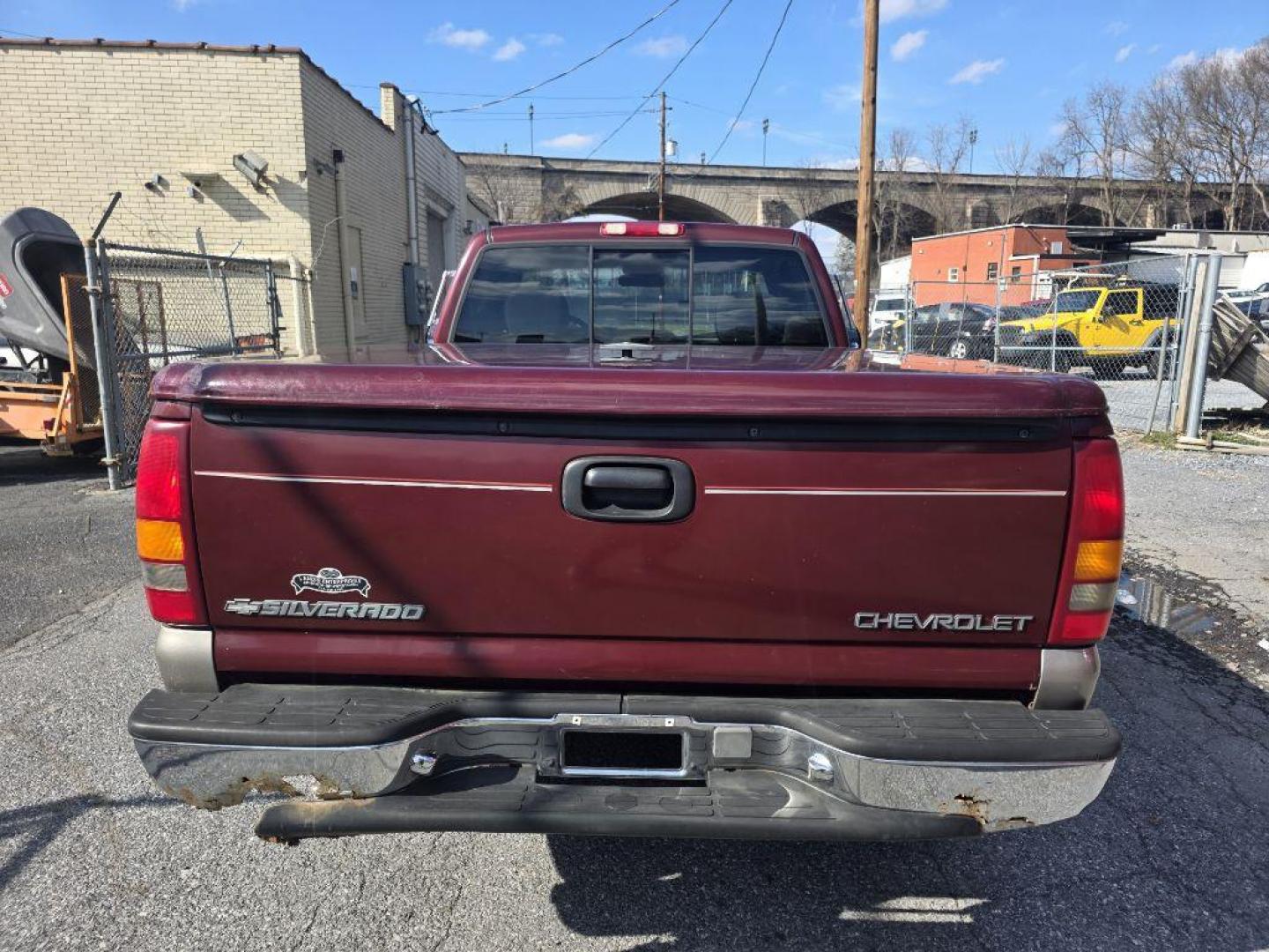 1999 MAROON CHEVROLET SILVERADO K1500 LS (1GCEK14T9XZ) with an 5.3L engine, Automatic transmission, located at 117 North Cameron Street, Harrisburg, PA, 17101, (717) 963-8962, 40.266762, -76.875259 - WE FINANCE!!! Good Credit/ Bad Credit/ No Credit - ALL Trade-Ins Welcomed!!! ***Guaranteed Credit Approval*** APPLY ONLINE or CALL us TODAY ;) Internet Prices and Marketplace Prices are SPECIAL discounted ***CASH DEALS*** Retail Prices are higher. Please call us to discuss your cash and finan - Photo#12