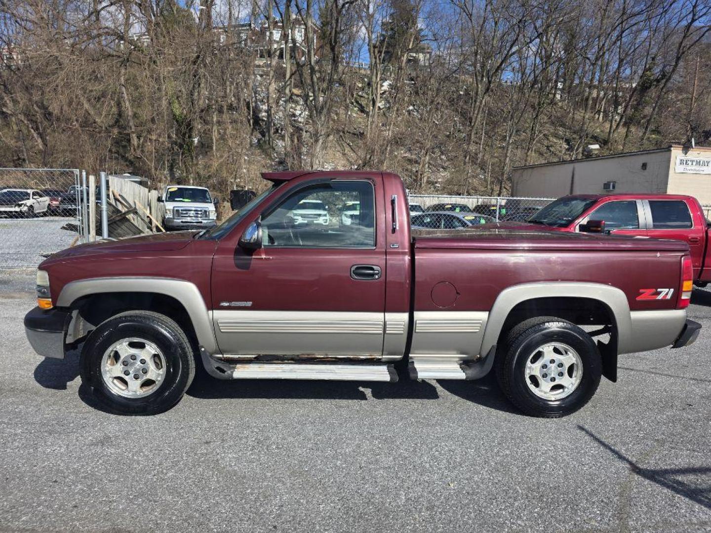 1999 MAROON CHEVROLET SILVERADO K1500 LS (1GCEK14T9XZ) with an 5.3L engine, Automatic transmission, located at 117 North Cameron Street, Harrisburg, PA, 17101, (717) 963-8962, 40.266762, -76.875259 - WE FINANCE!!! Good Credit/ Bad Credit/ No Credit - ALL Trade-Ins Welcomed!!! ***Guaranteed Credit Approval*** APPLY ONLINE or CALL us TODAY ;) Internet Prices and Marketplace Prices are SPECIAL discounted ***CASH DEALS*** Retail Prices are higher. Please call us to discuss your cash and finan - Photo#14