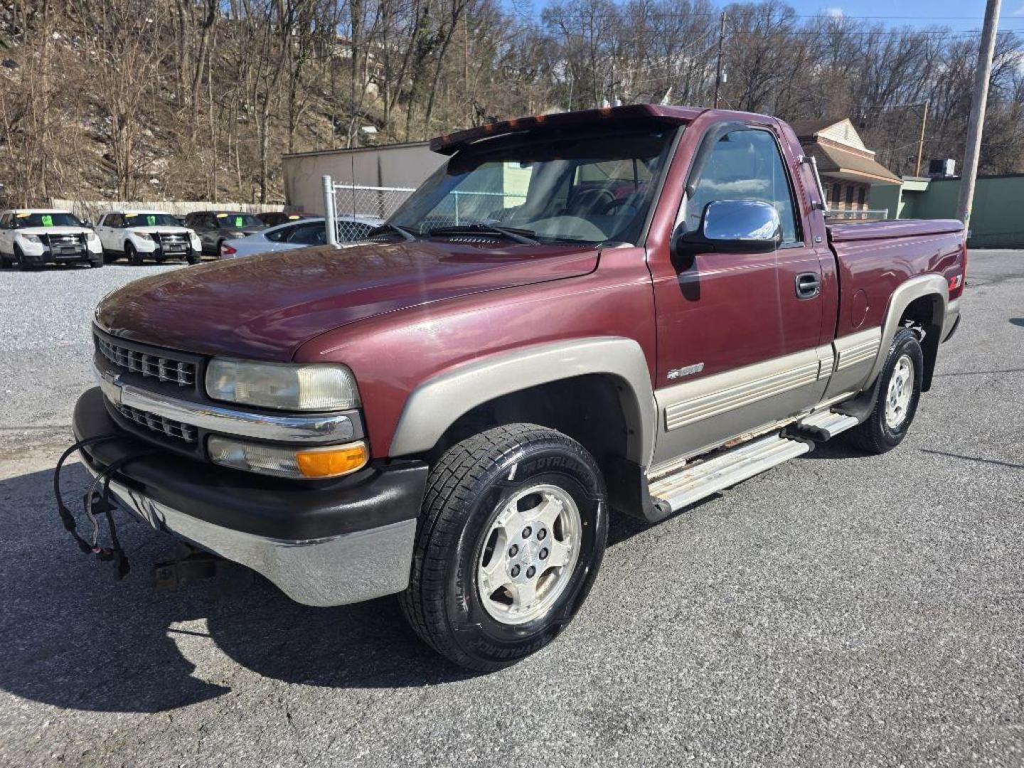 1999 MAROON CHEVROLET SILVERADO K1500 LS (1GCEK14T9XZ) with an 5.3L engine, Automatic transmission, located at 117 North Cameron Street, Harrisburg, PA, 17101, (717) 963-8962, 40.266762, -76.875259 - WE FINANCE!!! Good Credit/ Bad Credit/ No Credit - ALL Trade-Ins Welcomed!!! ***Guaranteed Credit Approval*** APPLY ONLINE or CALL us TODAY ;) Internet Prices and Marketplace Prices are SPECIAL discounted ***CASH DEALS*** Retail Prices are higher. Please call us to discuss your cash and finan - Photo#15