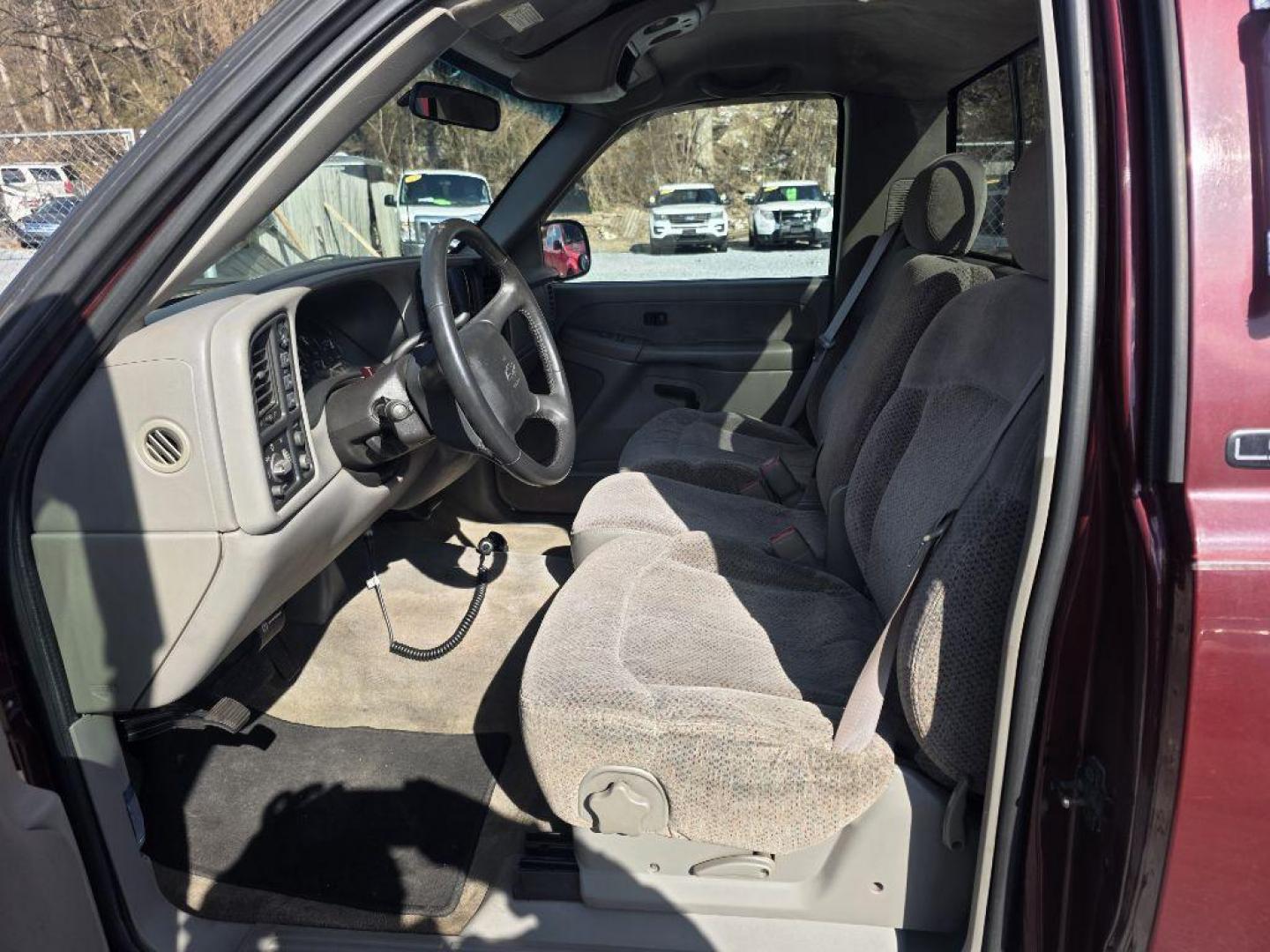 1999 MAROON CHEVROLET SILVERADO K1500 LS (1GCEK14T9XZ) with an 5.3L engine, Automatic transmission, located at 117 North Cameron Street, Harrisburg, PA, 17101, (717) 963-8962, 40.266762, -76.875259 - WE FINANCE!!! Good Credit/ Bad Credit/ No Credit - ALL Trade-Ins Welcomed!!! ***Guaranteed Credit Approval*** APPLY ONLINE or CALL us TODAY ;) Internet Prices and Marketplace Prices are SPECIAL discounted ***CASH DEALS*** Retail Prices are higher. Please call us to discuss your cash and finan - Photo#16