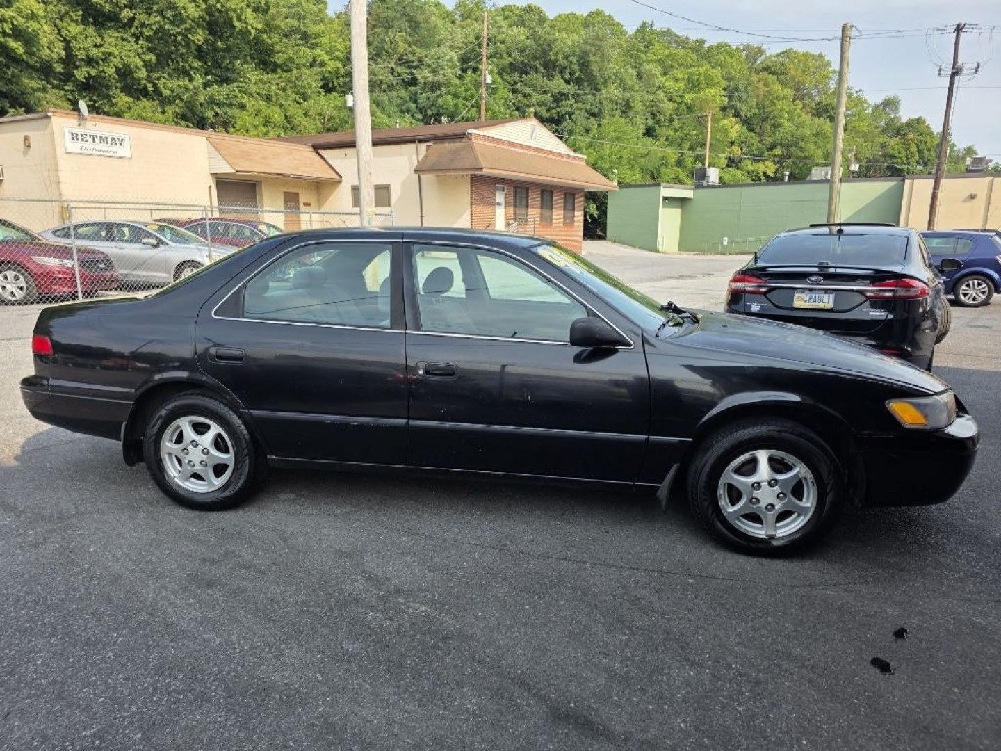1999 BLACK TOYOTA CAMRY CE (4T1BG22K0XU) with an 2.2L engine, Automatic transmission, located at 7981 Paxton Street, Harrisburg, PA, 17111, (717) 561-2926, 40.261490, -76.749229 - $1700 CASH DEAL, RUNS AND DRIVES, COLD A/C. TRADE IN SPECIAL. NOT INSPECTED AS-IS- Photo#4