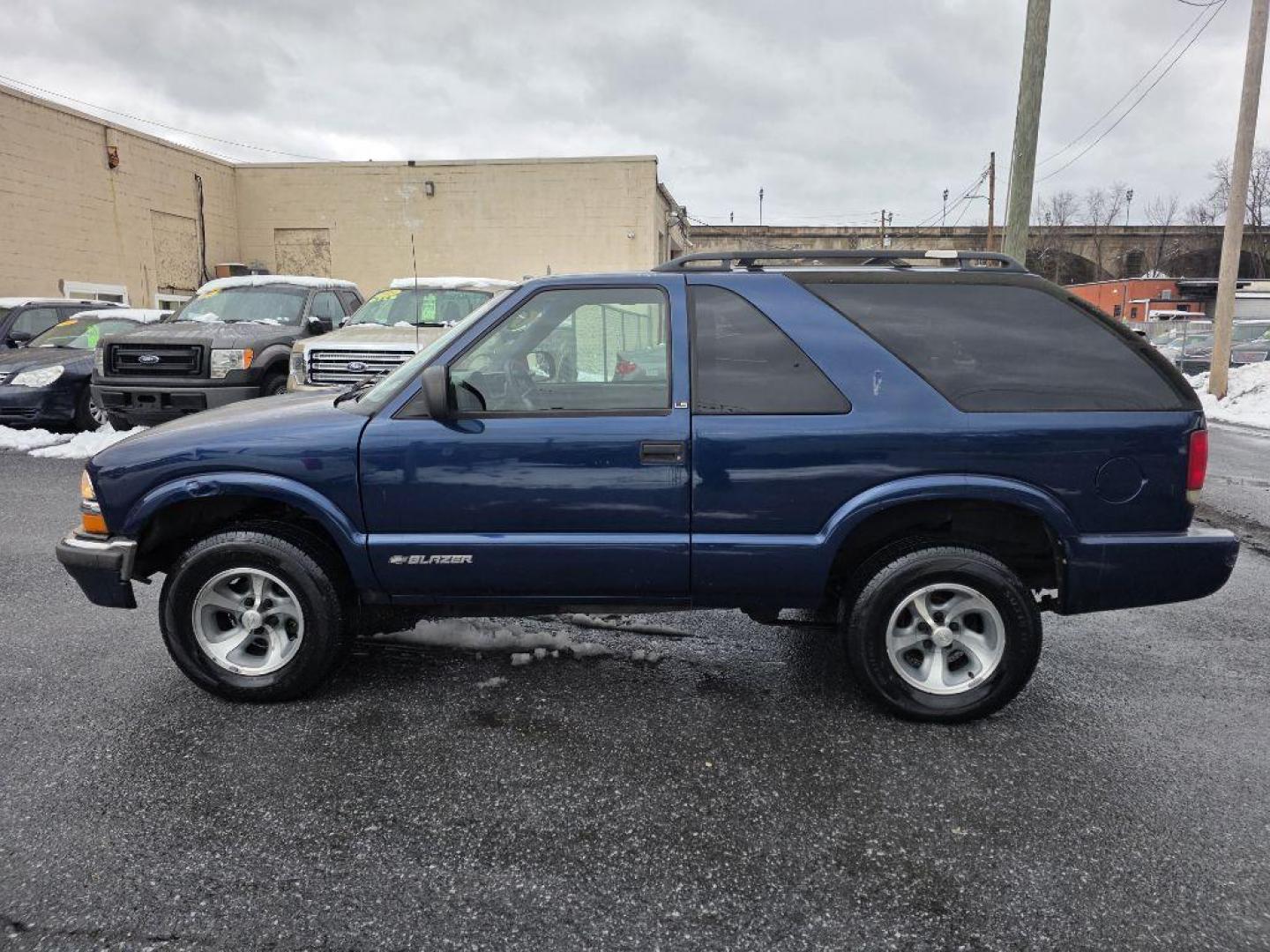 2000 BLUE CHEVROLET BLAZER LS (1GNCS18W7YK) with an 4.3L engine, Automatic transmission, located at 117 North Cameron Street, Harrisburg, PA, 17101, (717) 963-8962, 40.266762, -76.875259 - WE FINANCE!!! Good Credit/ Challenged Credit/ No Credit - ALL Trade-Ins Welcomed!!! APPLY ONLINE or CALL us TODAY ;) Please call us to discuss your cash and/or financing options. - Photo#1