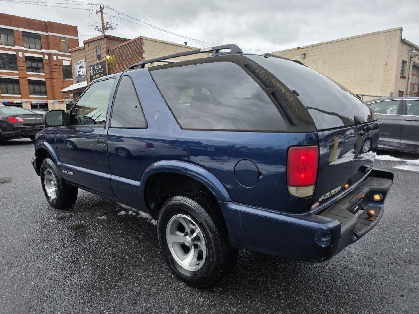 2000 BLUE CHEVROLET BLAZER LS (1GNCS18W7YK) with an 4.3L engine, Automatic transmission, located at 117 North Cameron Street, Harrisburg, PA, 17101, (717) 963-8962, 40.266762, -76.875259 - WE FINANCE!!! Good Credit/ Challenged Credit/ No Credit - ALL Trade-Ins Welcomed!!! APPLY ONLINE or CALL us TODAY ;) Please call us to discuss your cash and/or financing options. - Photo#2