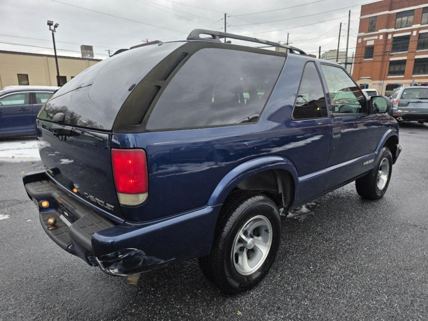 2000 BLUE CHEVROLET BLAZER LS (1GNCS18W7YK) with an 4.3L engine, Automatic transmission, located at 117 North Cameron Street, Harrisburg, PA, 17101, (717) 963-8962, 40.266762, -76.875259 - WE FINANCE!!! Good Credit/ Challenged Credit/ No Credit - ALL Trade-Ins Welcomed!!! APPLY ONLINE or CALL us TODAY ;) Please call us to discuss your cash and/or financing options. - Photo#4