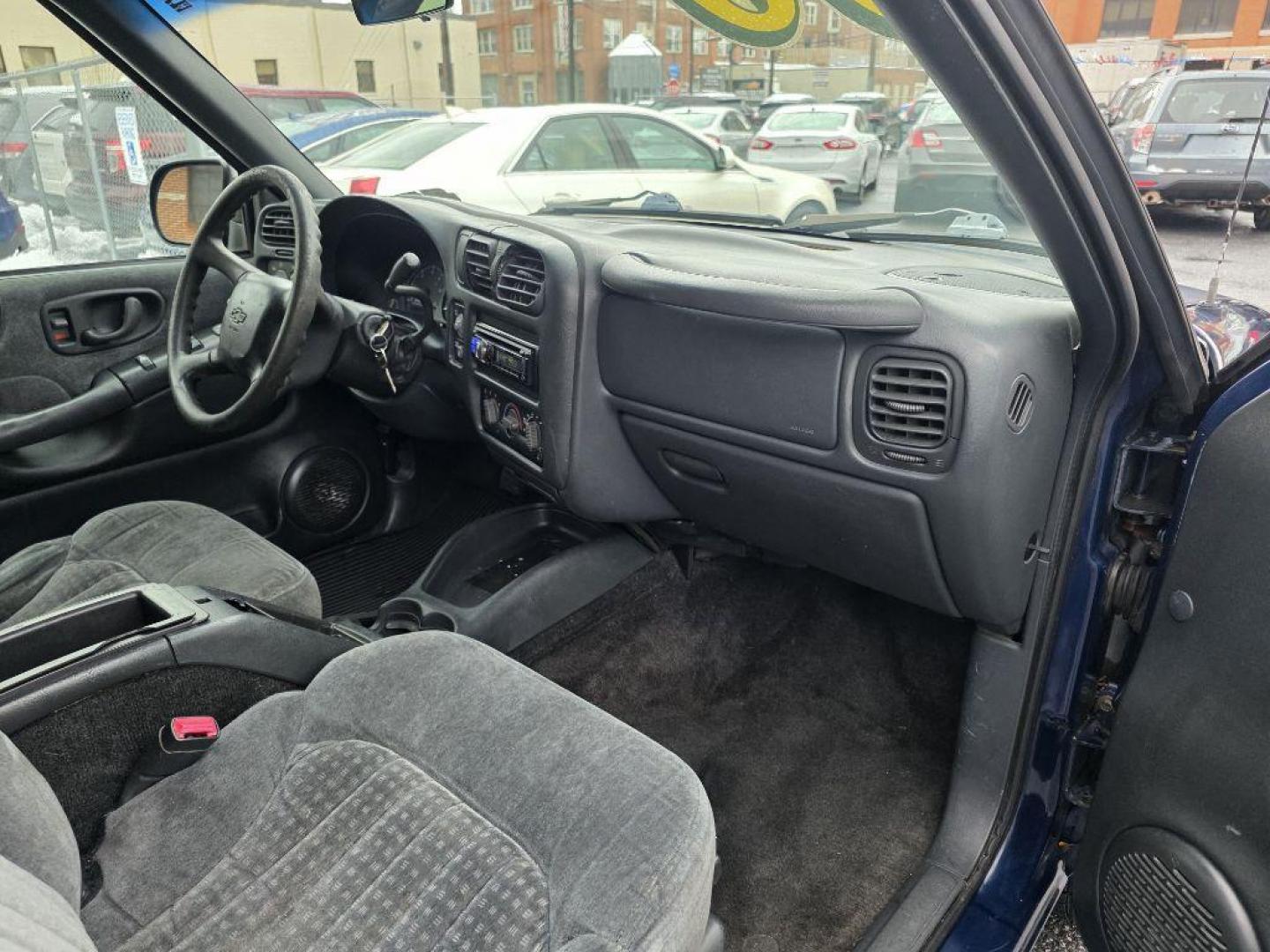 2000 BLUE CHEVROLET BLAZER LS (1GNCS18W7YK) with an 4.3L engine, Automatic transmission, located at 117 North Cameron Street, Harrisburg, PA, 17101, (717) 963-8962, 40.266762, -76.875259 - WE FINANCE!!! Good Credit/ Challenged Credit/ No Credit - ALL Trade-Ins Welcomed!!! APPLY ONLINE or CALL us TODAY ;) Please call us to discuss your cash and/or financing options. - Photo#8