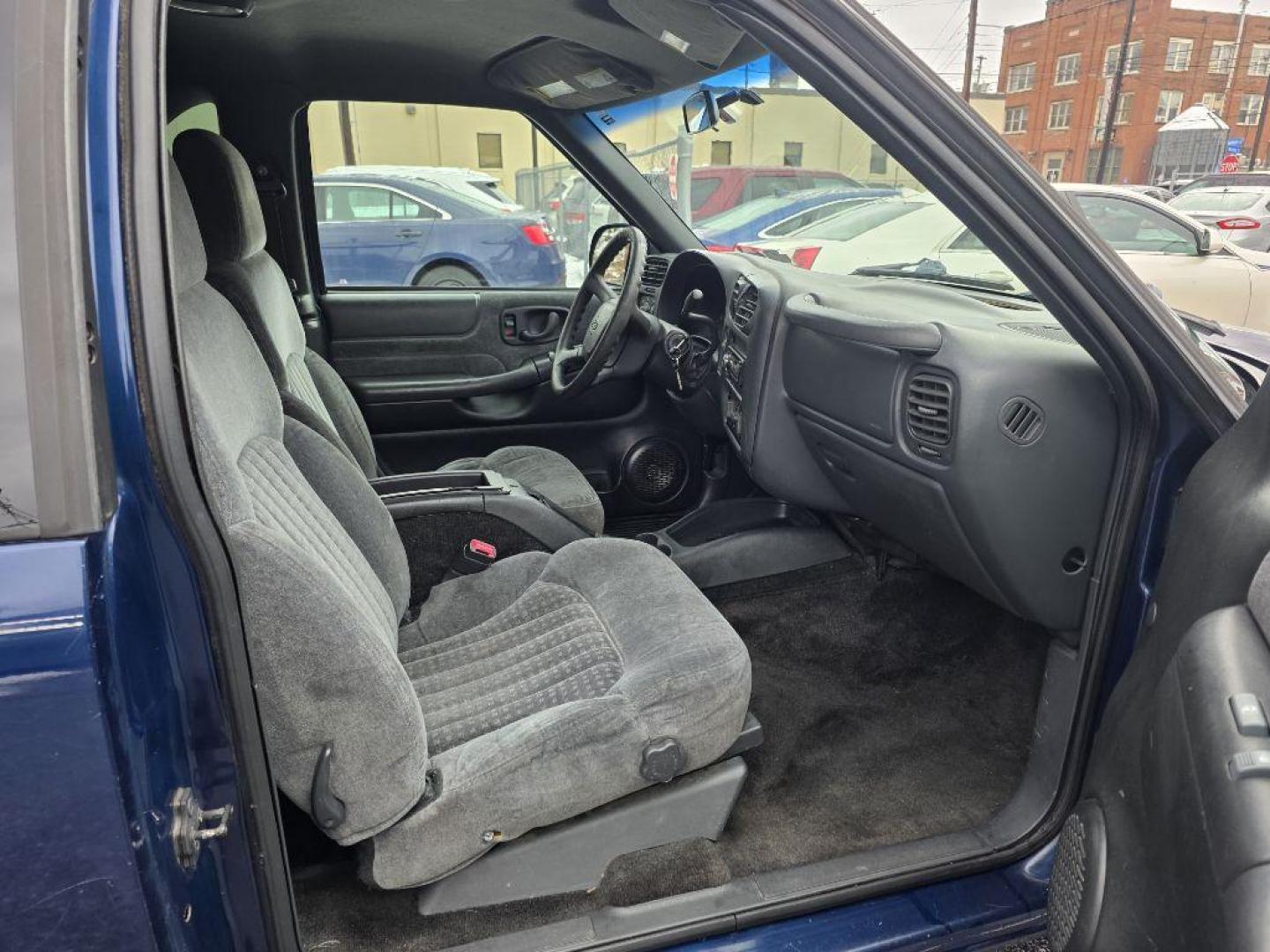 2000 BLUE CHEVROLET BLAZER LS (1GNCS18W7YK) with an 4.3L engine, Automatic transmission, located at 117 North Cameron Street, Harrisburg, PA, 17101, (717) 963-8962, 40.266762, -76.875259 - WE FINANCE!!! Good Credit/ Challenged Credit/ No Credit - ALL Trade-Ins Welcomed!!! APPLY ONLINE or CALL us TODAY ;) Please call us to discuss your cash and/or financing options. - Photo#10