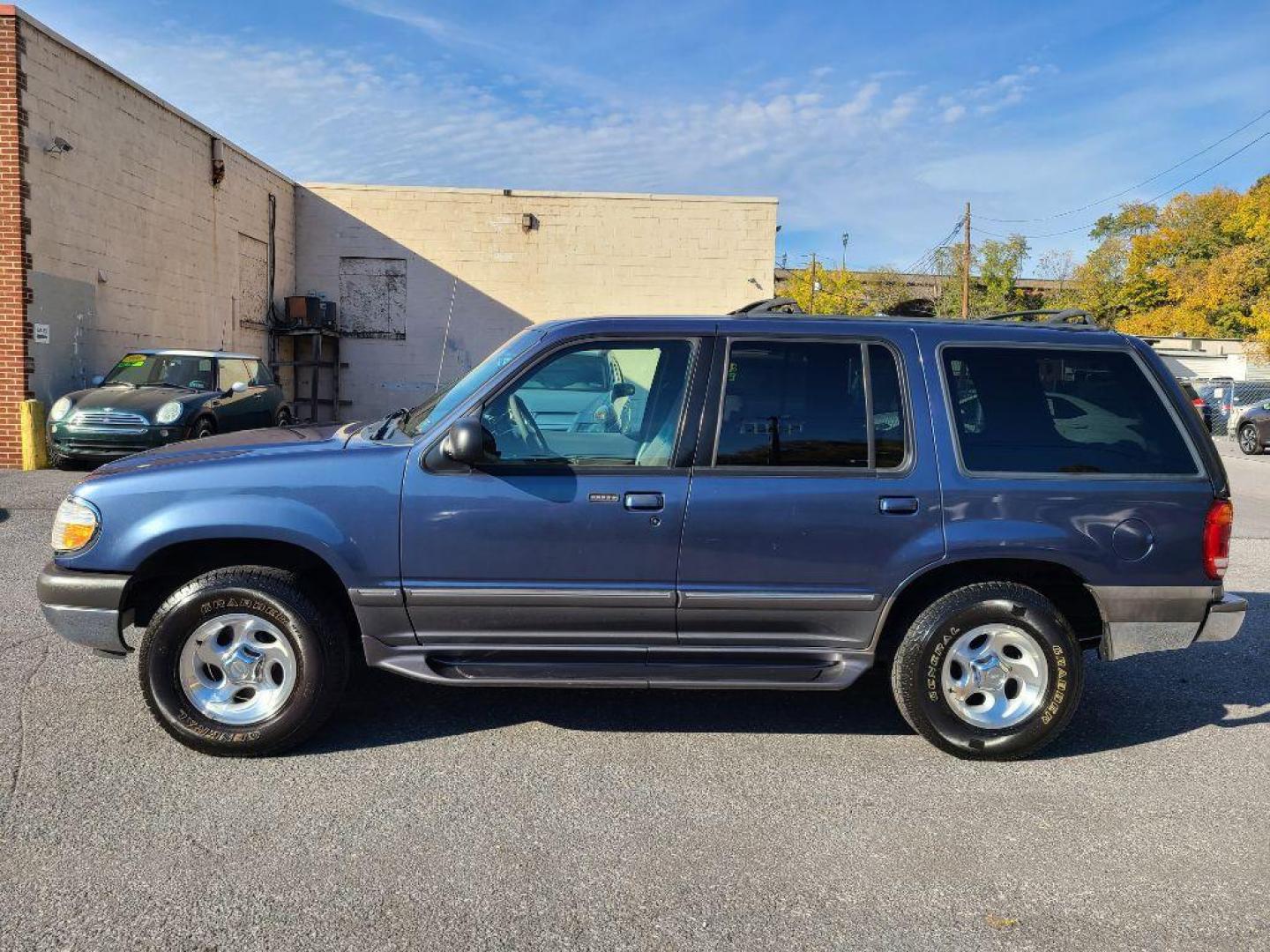 2000 BLUE FORD EXPLORER XLT (1FMZU73E2YZ) with an 4.0L engine, Automatic transmission, located at 117 North Cameron Street, Harrisburg, PA, 17101, (717) 963-8962, 40.266762, -76.875259 - WE FINANCE!!! Good Credit/ Bad Credit/ No Credit - ALL Trade-Ins Welcomed!!! ***Guaranteed Credit Approval*** APPLY ONLINE or CALL us TODAY ;) Internet Prices and Marketplace Prices are SPECIAL discounted ***CASH DEALS*** Retail Prices are higher. Please call us to discuss your cash and finan - Photo#1