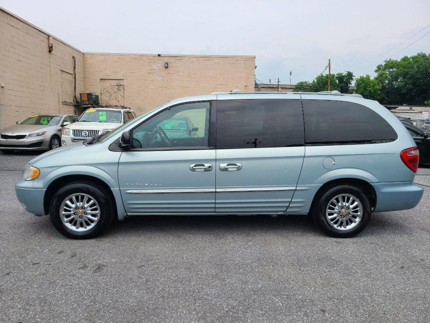 2001 BLUE CHRYSLER TOWN and COUNTRY LIMITED (2C8GP64LX1R) with an 3.8L engine, Automatic transmission, located at 117 North Cameron Street, Harrisburg, PA, 17101, (717) 963-8962, 40.266762, -76.875259 - WE FINANCE!!! Good Credit/ Bad Credit/ No Credit - ALL Trade-Ins Welcomed!!! ***Guaranteed Credit Approval*** APPLY ONLINE or CALL us TODAY ;) Internet Prices and Marketplace Prices are SPECIAL discounted ***CASH DEALS*** Retail Prices are higher. Please call us to discuss your cash and finan - Photo#1