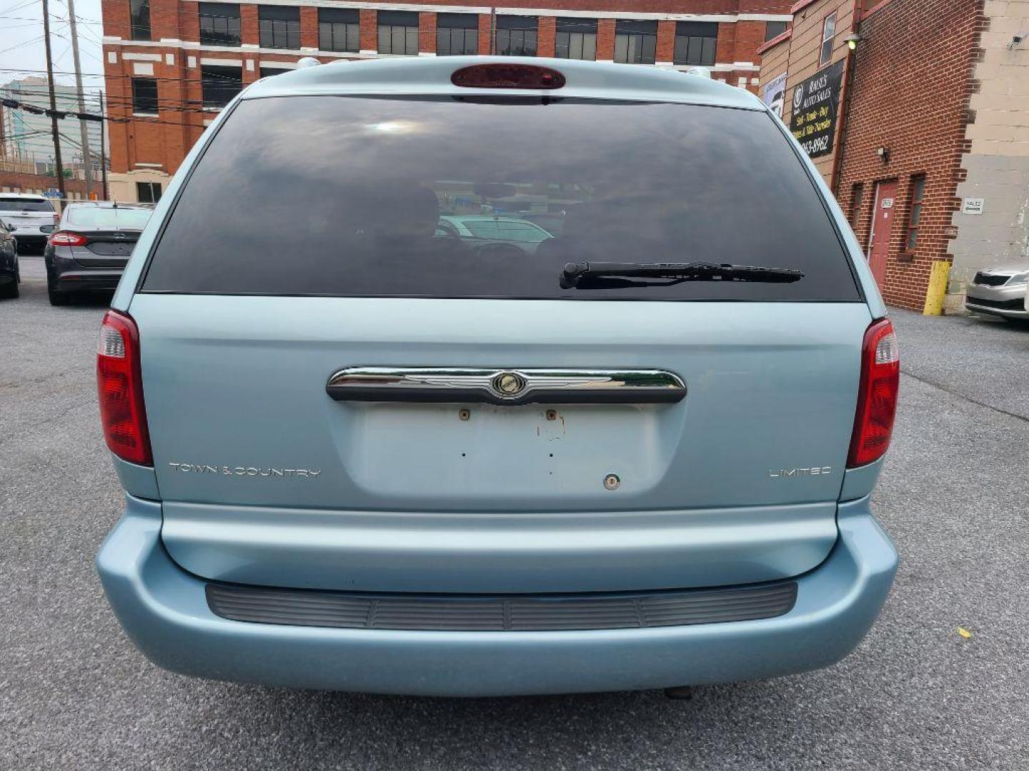 2001 BLUE CHRYSLER TOWN and COUNTRY LIMITED (2C8GP64LX1R) with an 3.8L engine, Automatic transmission, located at 117 North Cameron Street, Harrisburg, PA, 17101, (717) 963-8962, 40.266762, -76.875259 - WE FINANCE!!! Good Credit/ Bad Credit/ No Credit - ALL Trade-Ins Welcomed!!! ***Guaranteed Credit Approval*** APPLY ONLINE or CALL us TODAY ;) Internet Prices and Marketplace Prices are SPECIAL discounted ***CASH DEALS*** Retail Prices are higher. Please call us to discuss your cash and finan - Photo#3