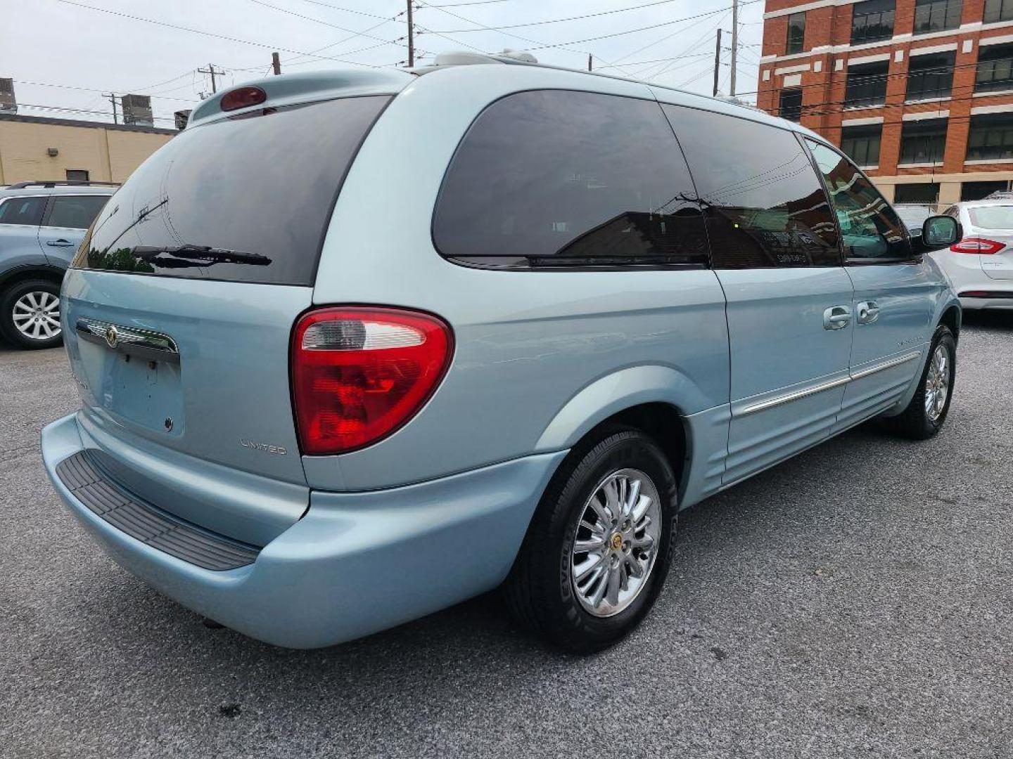 2001 BLUE CHRYSLER TOWN and COUNTRY LIMITED (2C8GP64LX1R) with an 3.8L engine, Automatic transmission, located at 117 North Cameron Street, Harrisburg, PA, 17101, (717) 963-8962, 40.266762, -76.875259 - WE FINANCE!!! Good Credit/ Bad Credit/ No Credit - ALL Trade-Ins Welcomed!!! ***Guaranteed Credit Approval*** APPLY ONLINE or CALL us TODAY ;) Internet Prices and Marketplace Prices are SPECIAL discounted ***CASH DEALS*** Retail Prices are higher. Please call us to discuss your cash and finan - Photo#4