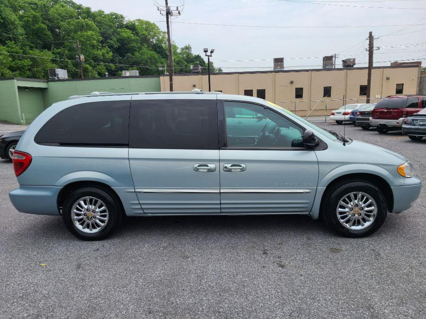 2001 BLUE CHRYSLER TOWN and COUNTRY LIMITED (2C8GP64LX1R) with an 3.8L engine, Automatic transmission, located at 117 North Cameron Street, Harrisburg, PA, 17101, (717) 963-8962, 40.266762, -76.875259 - WE FINANCE!!! Good Credit/ Bad Credit/ No Credit - ALL Trade-Ins Welcomed!!! ***Guaranteed Credit Approval*** APPLY ONLINE or CALL us TODAY ;) Internet Prices and Marketplace Prices are SPECIAL discounted ***CASH DEALS*** Retail Prices are higher. Please call us to discuss your cash and finan - Photo#5