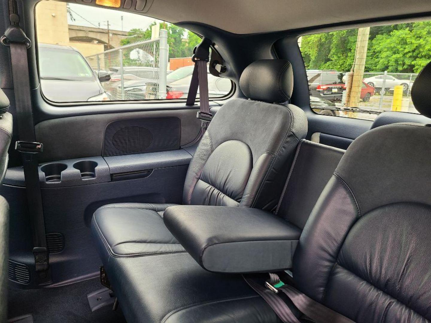 2001 BLUE CHRYSLER TOWN and COUNTRY LIMITED (2C8GP64LX1R) with an 3.8L engine, Automatic transmission, located at 117 North Cameron Street, Harrisburg, PA, 17101, (717) 963-8962, 40.266762, -76.875259 - WE FINANCE!!! Good Credit/ Bad Credit/ No Credit - ALL Trade-Ins Welcomed!!! ***Guaranteed Credit Approval*** APPLY ONLINE or CALL us TODAY ;) Internet Prices and Marketplace Prices are SPECIAL discounted ***CASH DEALS*** Retail Prices are higher. Please call us to discuss your cash and finan - Photo#13