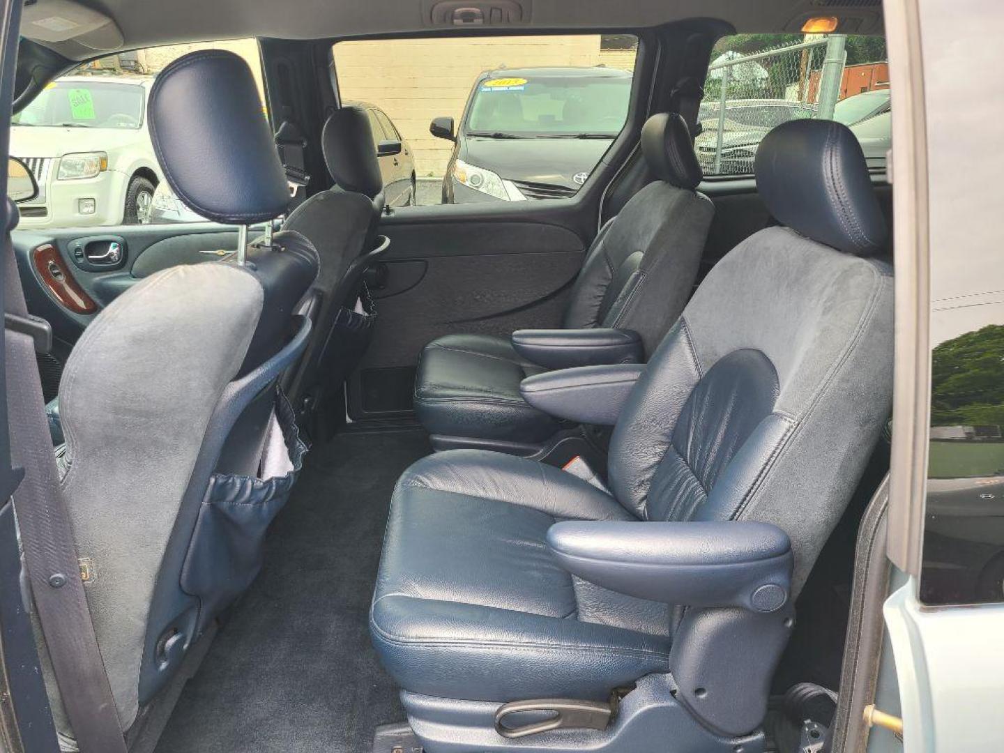 2001 BLUE CHRYSLER TOWN and COUNTRY LIMITED (2C8GP64LX1R) with an 3.8L engine, Automatic transmission, located at 117 North Cameron Street, Harrisburg, PA, 17101, (717) 963-8962, 40.266762, -76.875259 - WE FINANCE!!! Good Credit/ Bad Credit/ No Credit - ALL Trade-Ins Welcomed!!! ***Guaranteed Credit Approval*** APPLY ONLINE or CALL us TODAY ;) Internet Prices and Marketplace Prices are SPECIAL discounted ***CASH DEALS*** Retail Prices are higher. Please call us to discuss your cash and finan - Photo#14