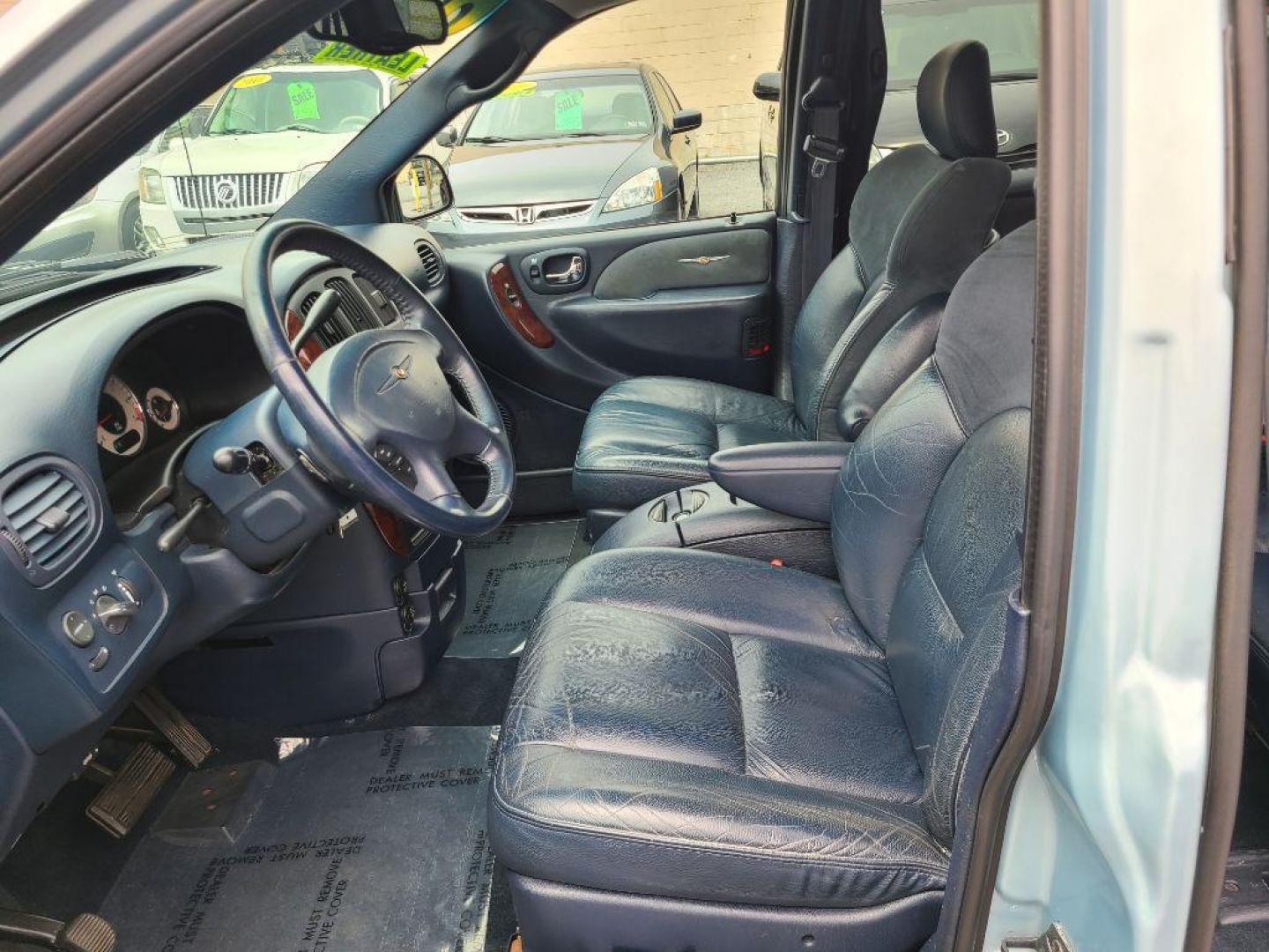 2001 BLUE CHRYSLER TOWN and COUNTRY LIMITED (2C8GP64LX1R) with an 3.8L engine, Automatic transmission, located at 117 North Cameron Street, Harrisburg, PA, 17101, (717) 963-8962, 40.266762, -76.875259 - WE FINANCE!!! Good Credit/ Bad Credit/ No Credit - ALL Trade-Ins Welcomed!!! ***Guaranteed Credit Approval*** APPLY ONLINE or CALL us TODAY ;) Internet Prices and Marketplace Prices are SPECIAL discounted ***CASH DEALS*** Retail Prices are higher. Please call us to discuss your cash and finan - Photo#15