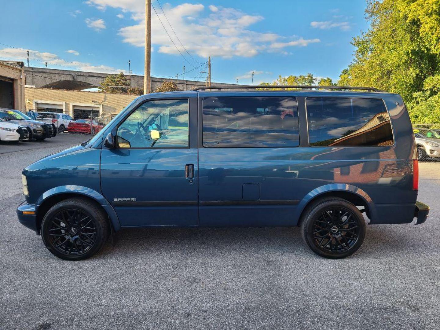 2001 BLUE GMC SAFARI XT (1GKDM19W11B) with an 4.3L engine, Automatic transmission, located at 117 North Cameron Street, Harrisburg, PA, 17101, (717) 963-8962, 40.266762, -76.875259 - WE FINANCE!!! Good Credit/ Bad Credit/ No Credit - ALL Trade-Ins Welcomed!!! ***Guaranteed Credit Approval*** APPLY ONLINE or CALL us TODAY ;) Please call us to discuss your cash and financing options. - Photo#1