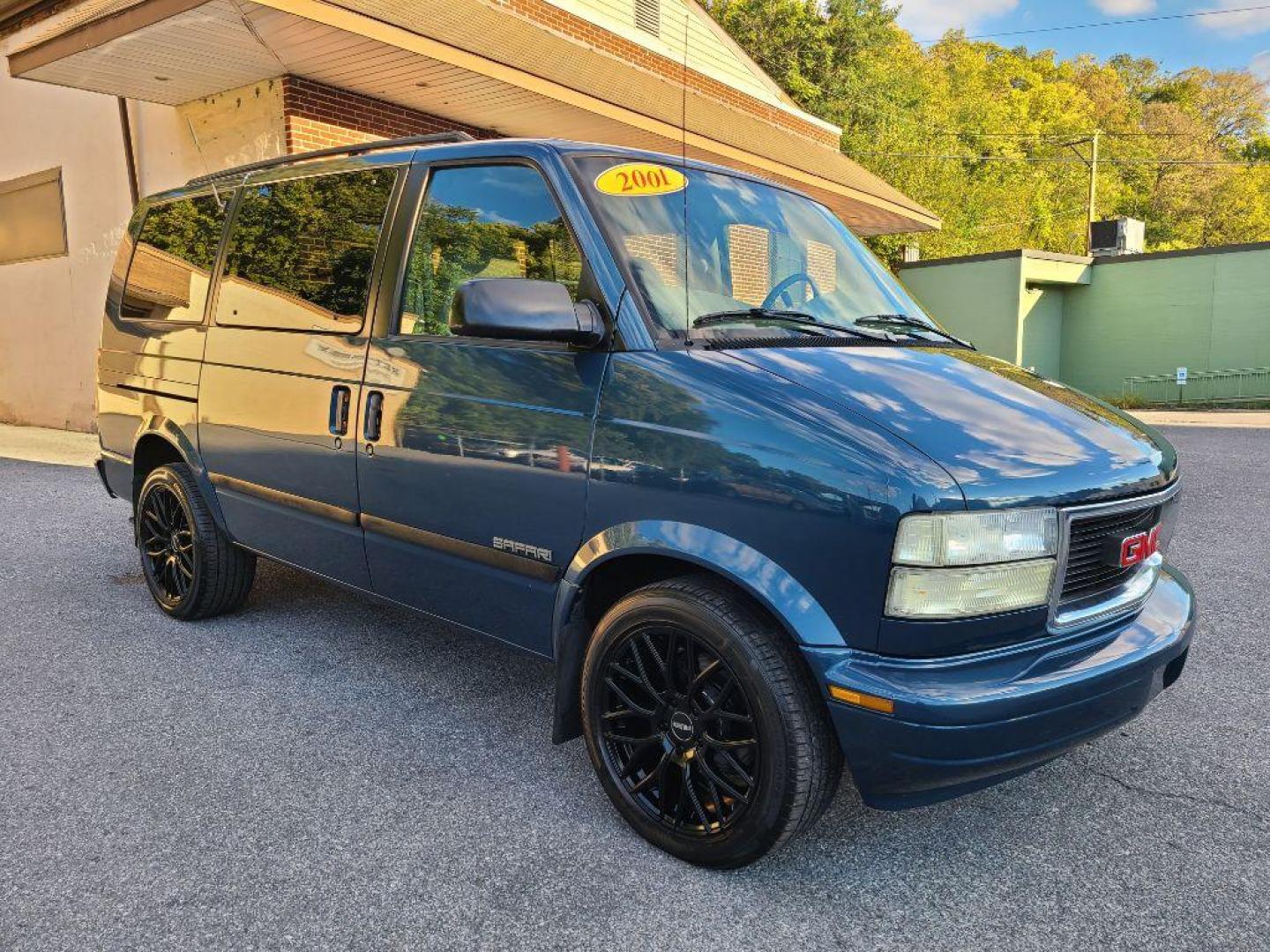 2001 BLUE GMC SAFARI XT (1GKDM19W11B) with an 4.3L engine, Automatic transmission, located at 117 North Cameron Street, Harrisburg, PA, 17101, (717) 963-8962, 40.266762, -76.875259 - WE FINANCE!!! Good Credit/ Bad Credit/ No Credit - ALL Trade-Ins Welcomed!!! ***Guaranteed Credit Approval*** APPLY ONLINE or CALL us TODAY ;) Please call us to discuss your cash and financing options. - Photo#7