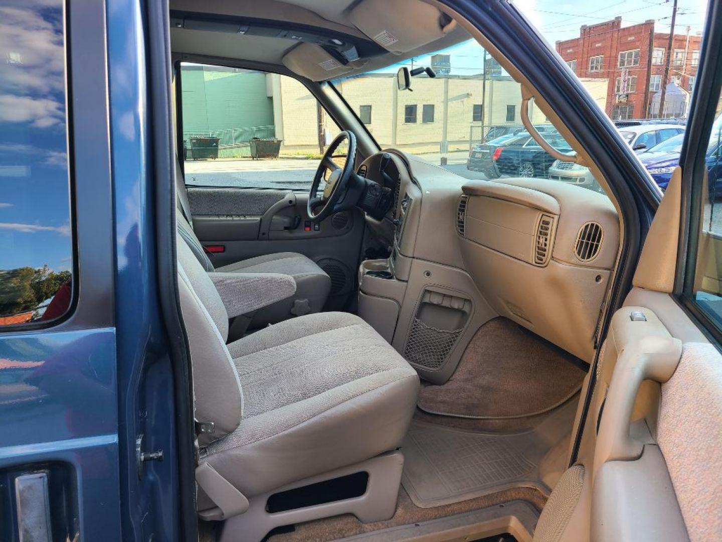 2001 BLUE GMC SAFARI XT (1GKDM19W11B) with an 4.3L engine, Automatic transmission, located at 117 North Cameron Street, Harrisburg, PA, 17101, (717) 963-8962, 40.266762, -76.875259 - WE FINANCE!!! Good Credit/ Bad Credit/ No Credit - ALL Trade-Ins Welcomed!!! ***Guaranteed Credit Approval*** APPLY ONLINE or CALL us TODAY ;) Please call us to discuss your cash and financing options. - Photo#9