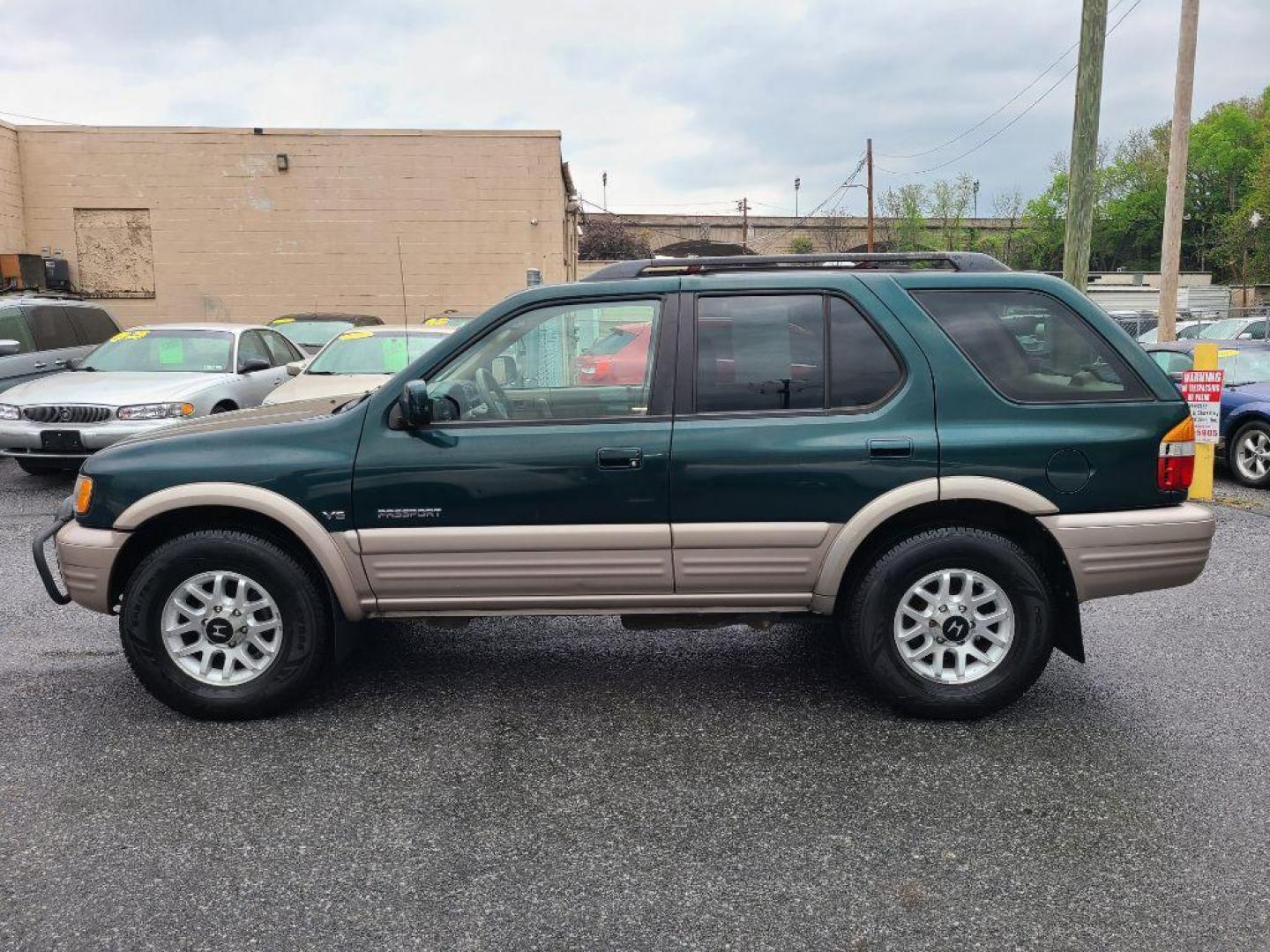 2001 GREEN HONDA PASSPORT EX (4S6DM58W914) with an 3.2L engine, Automatic transmission, located at 117 North Cameron Street, Harrisburg, PA, 17101, (717) 963-8962, 40.266762, -76.875259 - WE FINANCE!!! Good Credit/ Bad Credit/ No Credit - ALL Trade-Ins Welcomed!!! ***Guaranteed Credit Approval*** APPLY ONLINE or CALL us TODAY ;) Internet Prices and Marketplace Prices are SPECIAL discounted ***CASH DEALS*** Retail Prices are higher. Please call us to discuss your cash and finan - Photo#3
