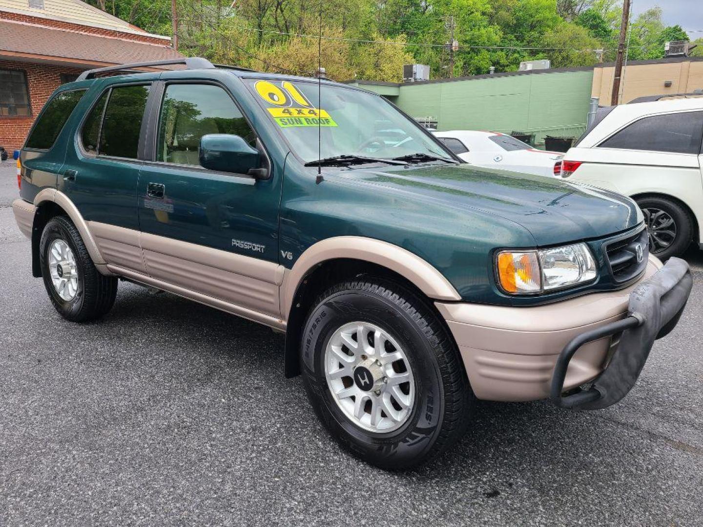 2001 GREEN HONDA PASSPORT EX (4S6DM58W914) with an 3.2L engine, Automatic transmission, located at 117 North Cameron Street, Harrisburg, PA, 17101, (717) 963-8962, 40.266762, -76.875259 - WE FINANCE!!! Good Credit/ Bad Credit/ No Credit - ALL Trade-Ins Welcomed!!! ***Guaranteed Credit Approval*** APPLY ONLINE or CALL us TODAY ;) Internet Prices and Marketplace Prices are SPECIAL discounted ***CASH DEALS*** Retail Prices are higher. Please call us to discuss your cash and finan - Photo#4