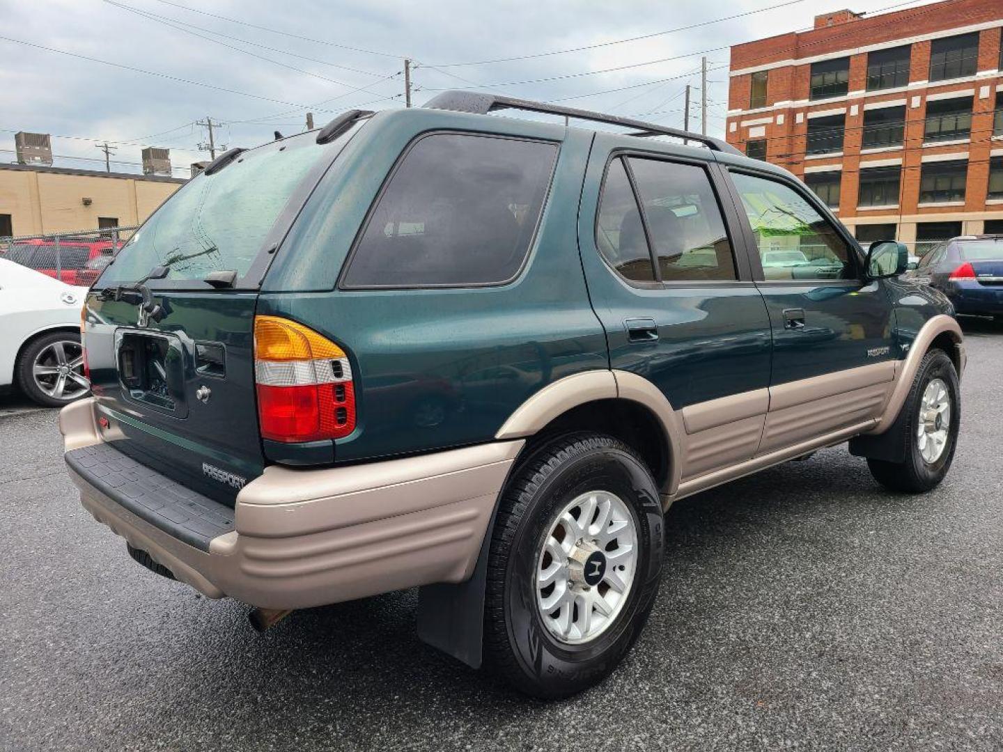 2001 GREEN HONDA PASSPORT EX (4S6DM58W914) with an 3.2L engine, Automatic transmission, located at 117 North Cameron Street, Harrisburg, PA, 17101, (717) 963-8962, 40.266762, -76.875259 - WE FINANCE!!! Good Credit/ Bad Credit/ No Credit - ALL Trade-Ins Welcomed!!! ***Guaranteed Credit Approval*** APPLY ONLINE or CALL us TODAY ;) Internet Prices and Marketplace Prices are SPECIAL discounted ***CASH DEALS*** Retail Prices are higher. Please call us to discuss your cash and finan - Photo#5