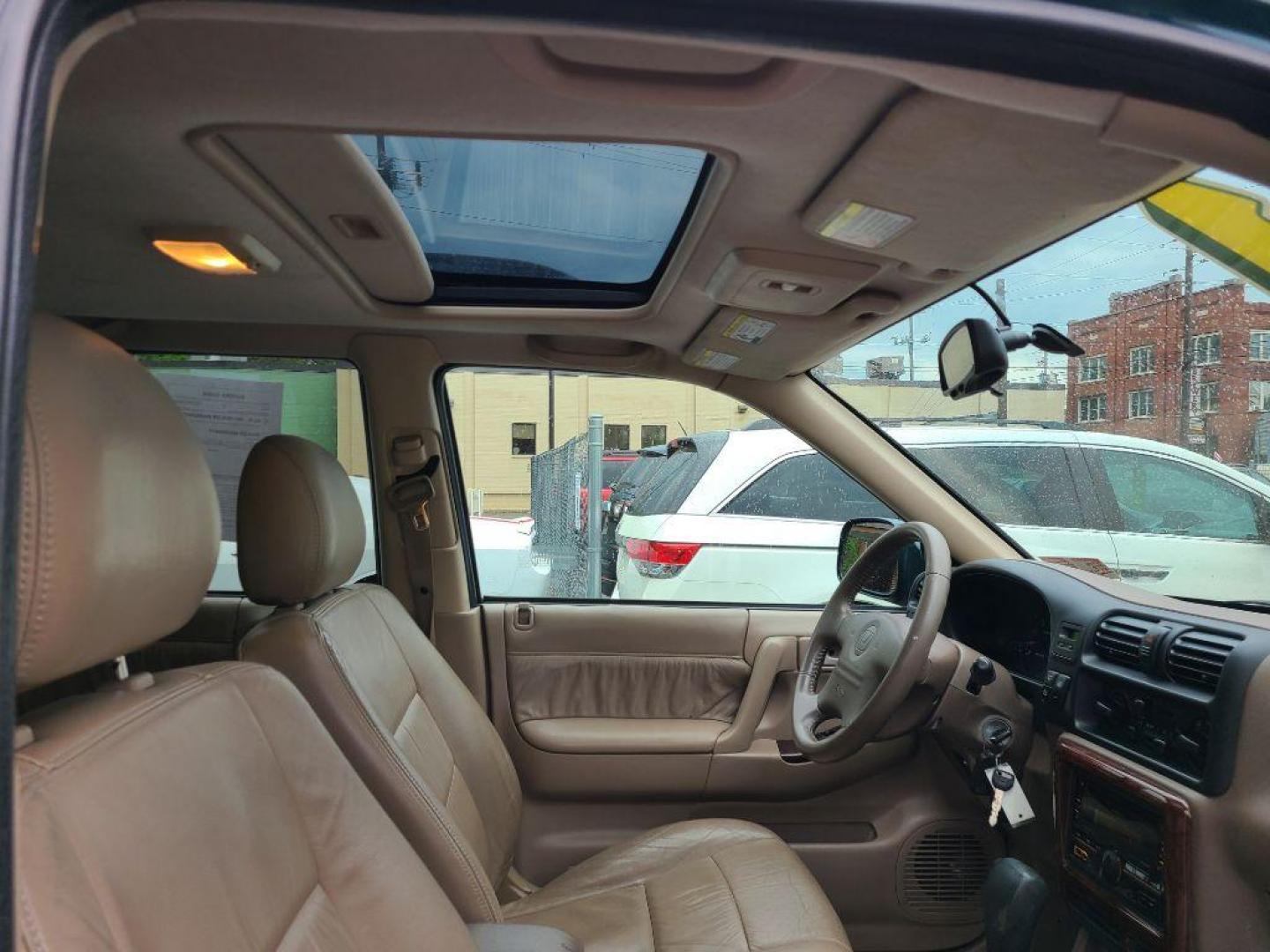 2001 GREEN HONDA PASSPORT EX (4S6DM58W914) with an 3.2L engine, Automatic transmission, located at 117 North Cameron Street, Harrisburg, PA, 17101, (717) 963-8962, 40.266762, -76.875259 - WE FINANCE!!! Good Credit/ Bad Credit/ No Credit - ALL Trade-Ins Welcomed!!! ***Guaranteed Credit Approval*** APPLY ONLINE or CALL us TODAY ;) Internet Prices and Marketplace Prices are SPECIAL discounted ***CASH DEALS*** Retail Prices are higher. Please call us to discuss your cash and finan - Photo#8