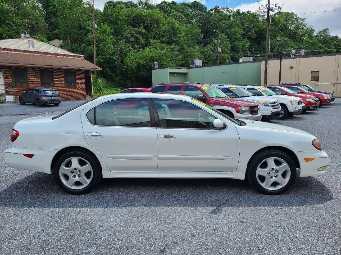 2001 WHITE INFINITI I30 SEDAN (JNKCA31AX1T) with an 3.0L engine, Automatic transmission, located at 117 North Cameron Street, Harrisburg, PA, 17101, (717) 963-8962, 40.266762, -76.875259 - WE FINANCE!!! Good Credit/ Bad Credit/ No Credit - ALL Trade-Ins Welcomed!!! ***Guaranteed Credit Approval*** APPLY ONLINE or CALL us TODAY ;) Internet Prices and Marketplace Prices are SPECIAL discounted ***CASH DEALS*** Retail Prices are higher. Please call us to discuss your cash and finan - Photo#5