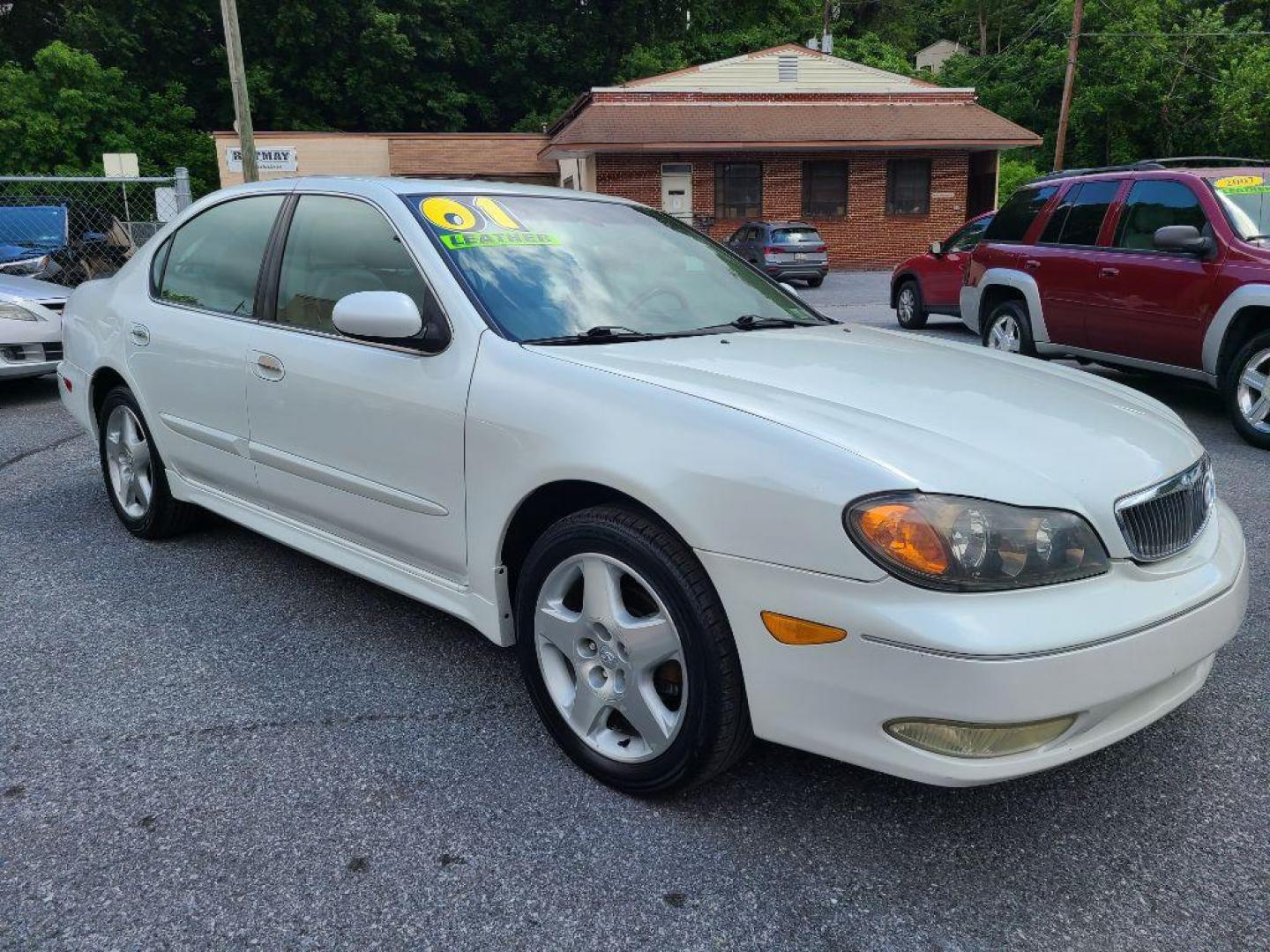 2001 WHITE INFINITI I30 SEDAN (JNKCA31AX1T) with an 3.0L engine, Automatic transmission, located at 117 North Cameron Street, Harrisburg, PA, 17101, (717) 963-8962, 40.266762, -76.875259 - WE FINANCE!!! Good Credit/ Bad Credit/ No Credit - ALL Trade-Ins Welcomed!!! ***Guaranteed Credit Approval*** APPLY ONLINE or CALL us TODAY ;) Internet Prices and Marketplace Prices are SPECIAL discounted ***CASH DEALS*** Retail Prices are higher. Please call us to discuss your cash and finan - Photo#6